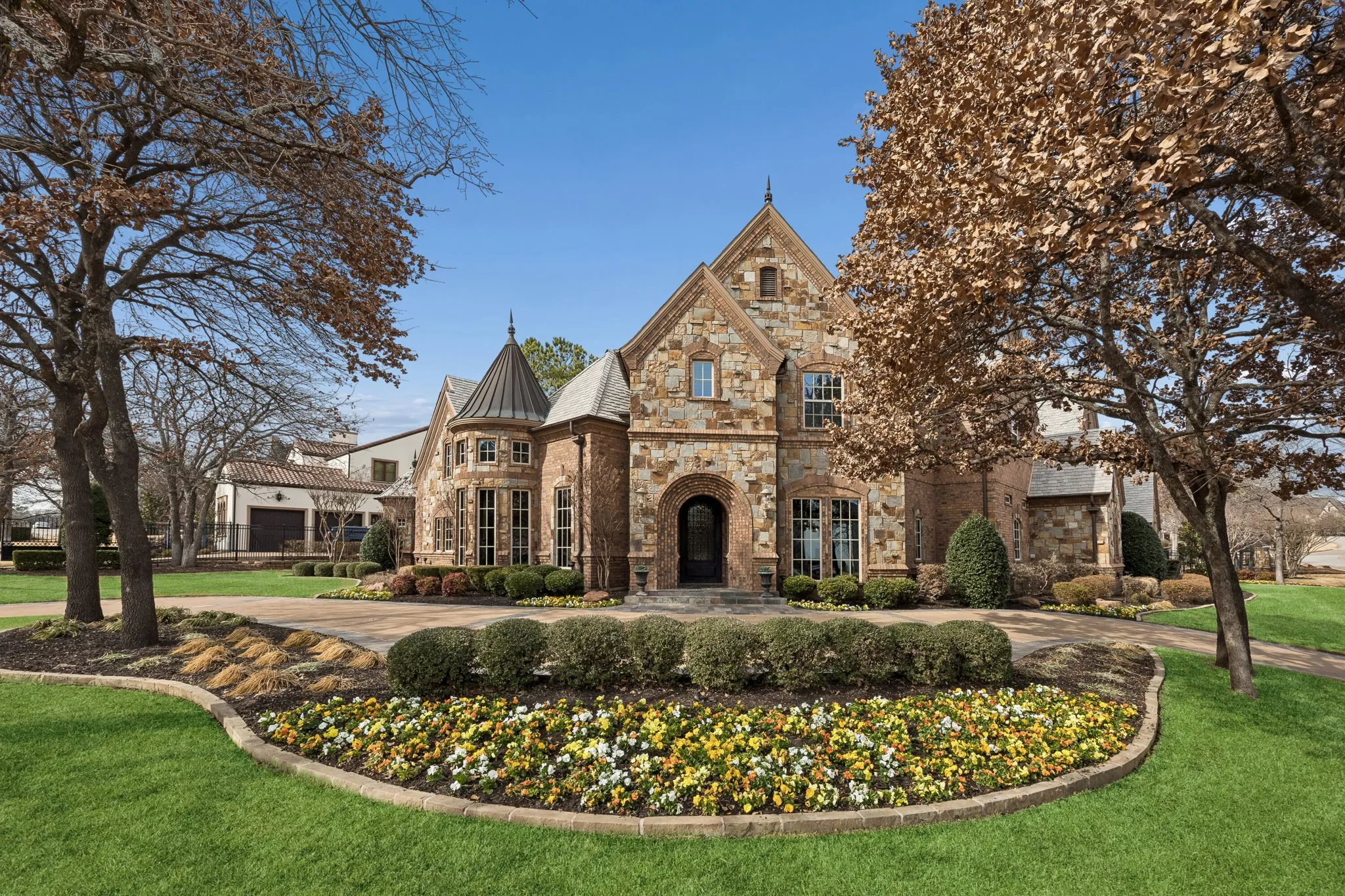 Single Family Residence For Sale in Tarrant County , 1800 Beam Drive, Southlake, Texas 76092, 5 Bedroom, 7 Bathroom, 4 Garage spaces, 6,144 Sqft, built in 2007, mls#21161535, Real Estate Agent in Southlake, Homes For Sale in Tarrant county, Homes For Sale in Southlake, Realtor in Southlake Texas, Real Estate Brokerage Independent Realty Texas, Luminita Cordes Realtor