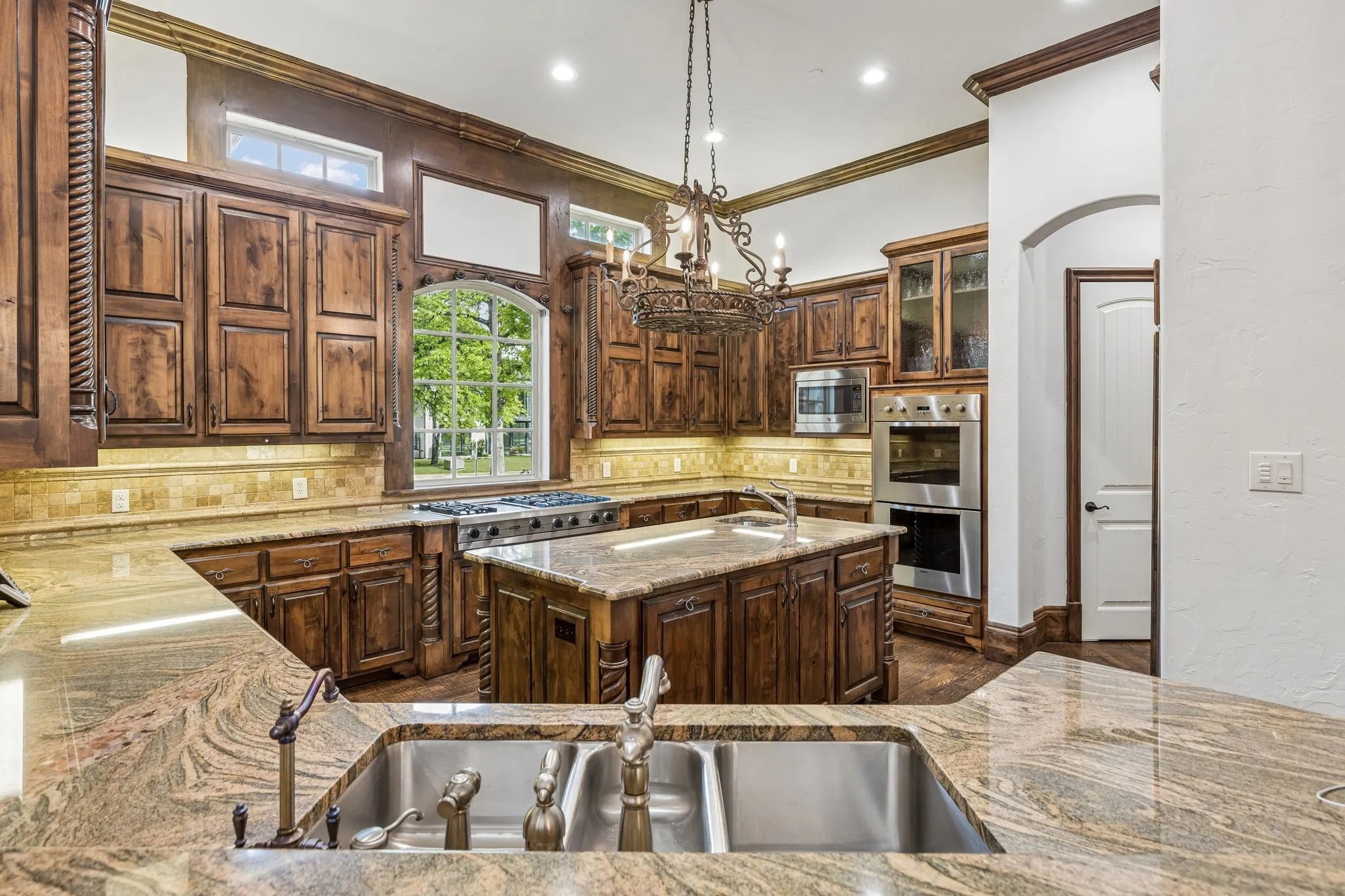 Single Family Residence For Sale in Tarrant County , 1800 Beam Drive, Southlake, Texas 76092, 5 Bedroom, 7 Bathroom, 4 Garage spaces, 6,144 Sqft, built in 2007, mls#21161535, Real Estate Agent in Southlake, Homes For Sale in Tarrant county, Homes For Sale in Southlake, Realtor in Southlake Texas, Real Estate Brokerage Independent Realty Texas, Luminita Cordes Realtor