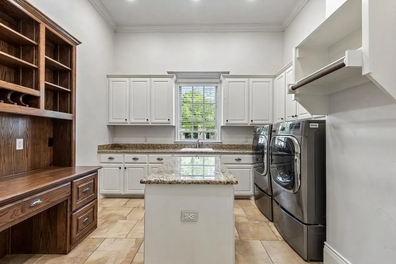 Single Family Residence For Sale in Tarrant County , 1800 Beam Drive, Southlake, Texas 76092, 5 Bedroom, 7 Bathroom, 4 Garage spaces, 6,144 Sqft, built in 2007, mls#21161535, Real Estate Agent in Southlake, Homes For Sale in Tarrant county, Homes For Sale in Southlake, Realtor in Southlake Texas, Real Estate Brokerage Independent Realty Texas, Luminita Cordes Realtor