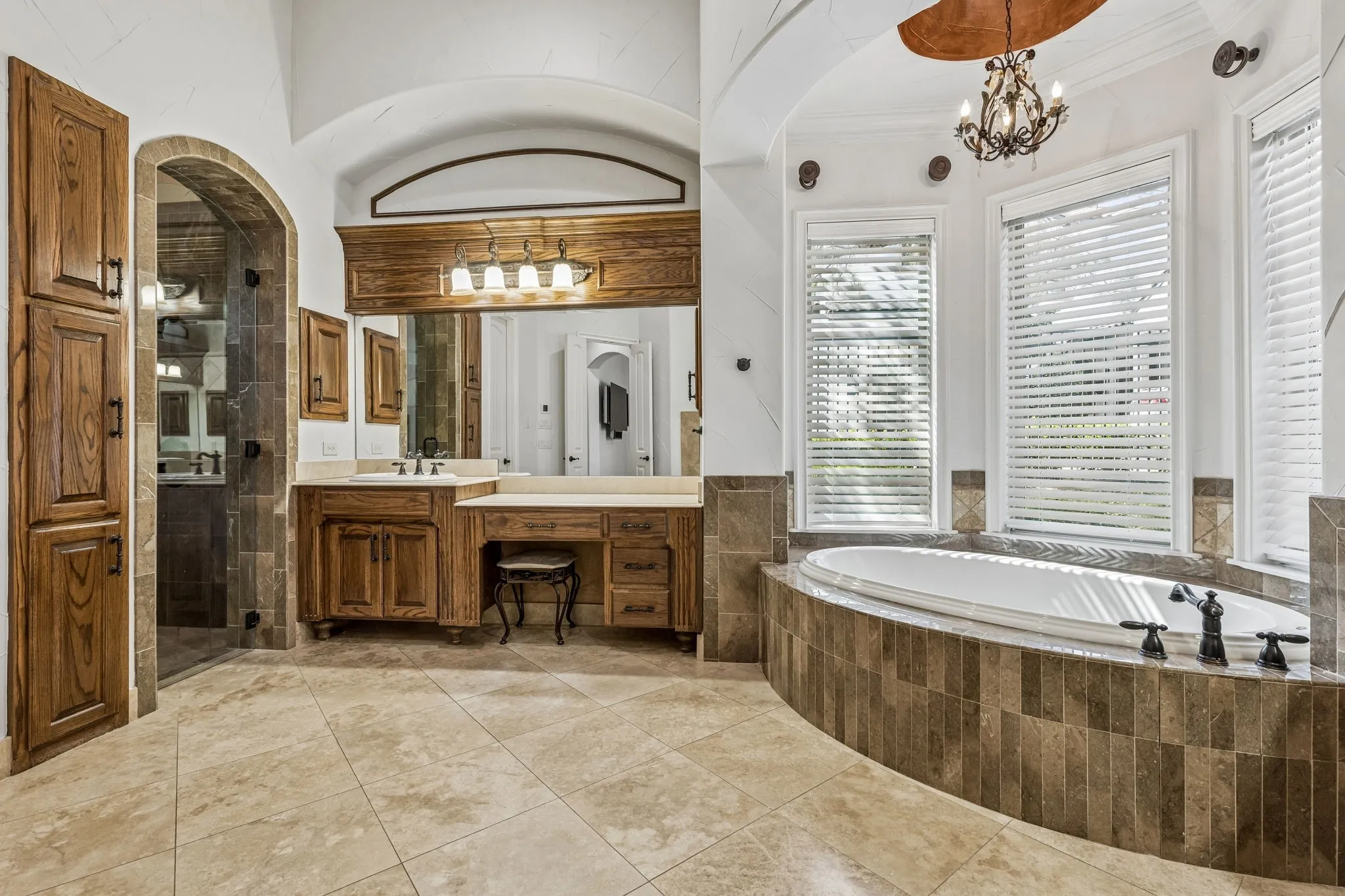Single Family Residence For Sale in Tarrant County , 1800 Beam Drive, Southlake, Texas 76092, 5 Bedroom, 7 Bathroom, 4 Garage spaces, 6,144 Sqft, built in 2007, mls#21161535, Real Estate Agent in Southlake, Homes For Sale in Tarrant county, Homes For Sale in Southlake, Realtor in Southlake Texas, Real Estate Brokerage Independent Realty Texas, Luminita Cordes Realtor