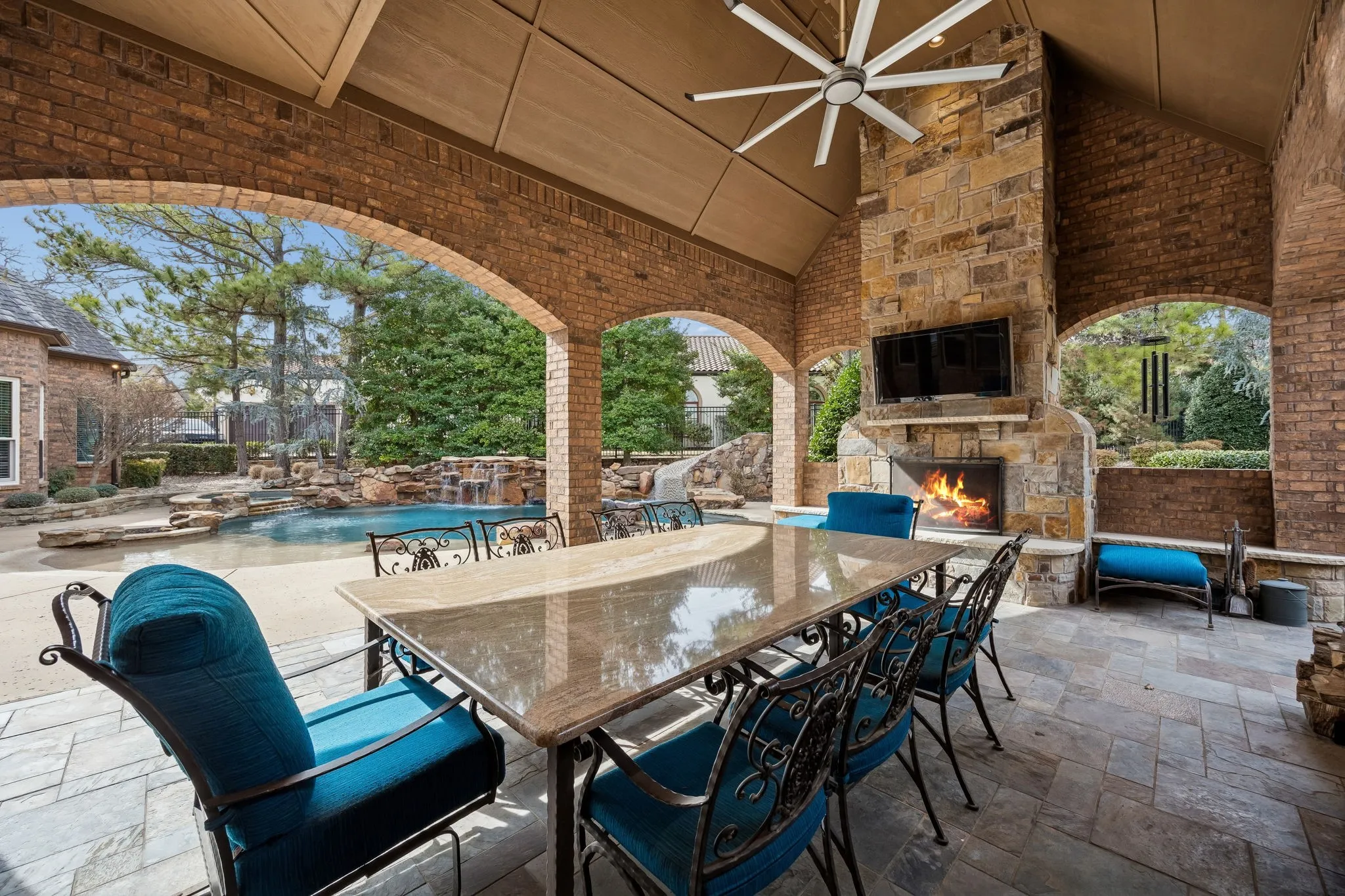 Single Family Residence For Sale in Tarrant County , 1800 Beam Drive, Southlake, Texas 76092, 5 Bedroom, 7 Bathroom, 4 Garage spaces, 6,144 Sqft, built in 2007, mls#21161535, Real Estate Agent in Southlake, Homes For Sale in Tarrant county, Homes For Sale in Southlake, Realtor in Southlake Texas, Real Estate Brokerage Independent Realty Texas, Luminita Cordes Realtor