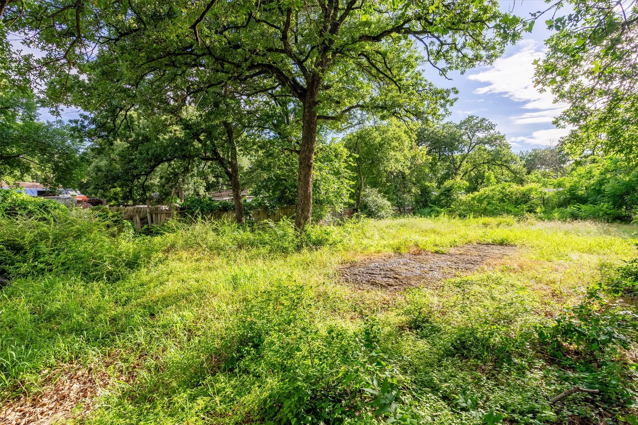 Unimproved Land For Sale in Tarrant County , 4012 Erath Street, Fort Worth, Texas 76119, 0, 0, Garage spaces, 0 Sqft, built in 0, Price $65,000, mls#21177991, Real Estate Agent in Fort Worth, Homes For Sale in Tarrant county, Homes For Sale in Fort Worth, Realtor in Fort Worth Texas, Real Estate Brokerage Independent Realty Texas, Luminita Cordes Realtor