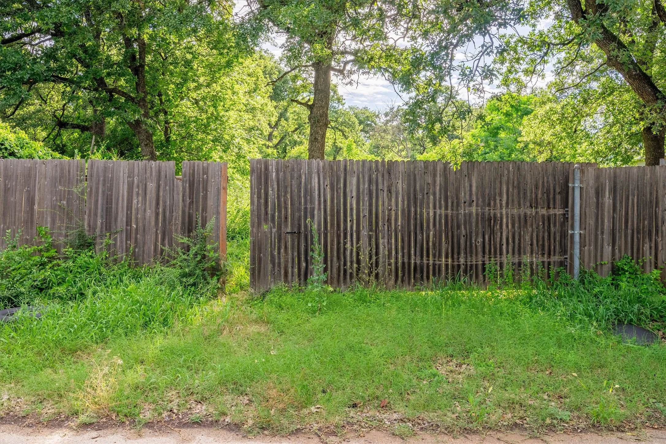 Unimproved Land For Sale in Tarrant County , 4012 Erath Street, Fort Worth, Texas 76119, 0, 0, Garage spaces, 0 Sqft, built in 0, Price $65,000, mls#21177991, Real Estate Agent in Fort Worth, Homes For Sale in Tarrant county, Homes For Sale in Fort Worth, Realtor in Fort Worth Texas, Real Estate Brokerage Independent Realty Texas, Luminita Cordes Realtor