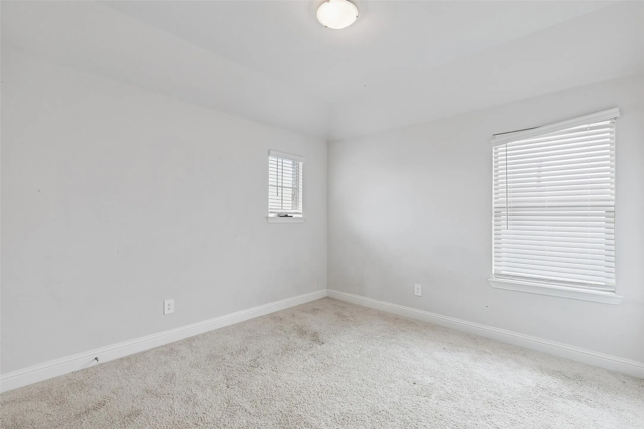 Single Family Residence For Sale in Kaufman County , 1053 Norias Drive, Forney, Texas 75126, 4 Bedrooms, 3 Bathrooms, 2 Garage spaces, 2,316 Sqft, built in 2021, Preowned, Price $325,000, mls#21176633, Real Estate Agent in Forney, Homes For Sale in Kaufman county, Homes For Sale in Forney, Realtor in Forney Texas, Real Estate Brokerage Independent Realty Texas, Luminita Cordes Realtor