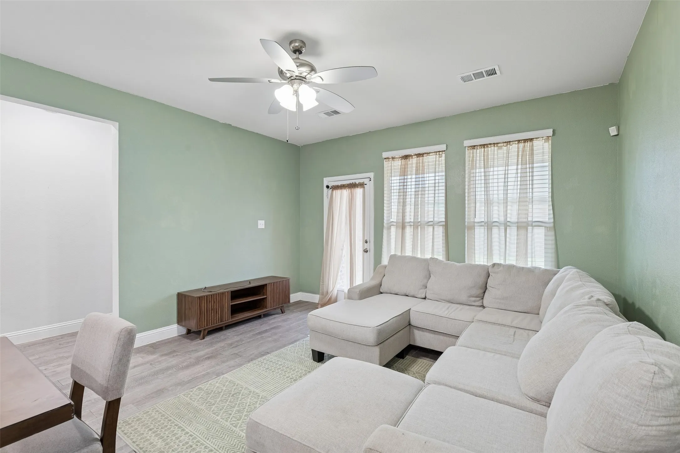 Single Family Residence For Sale in Kaufman County , 1053 Norias Drive, Forney, Texas 75126, 4 Bedrooms, 3 Bathrooms, 2 Garage spaces, 2,316 Sqft, built in 2021, Preowned, Price $325,000, mls#21176633, Real Estate Agent in Forney, Homes For Sale in Kaufman county, Homes For Sale in Forney, Realtor in Forney Texas, Real Estate Brokerage Independent Realty Texas, Luminita Cordes Realtor