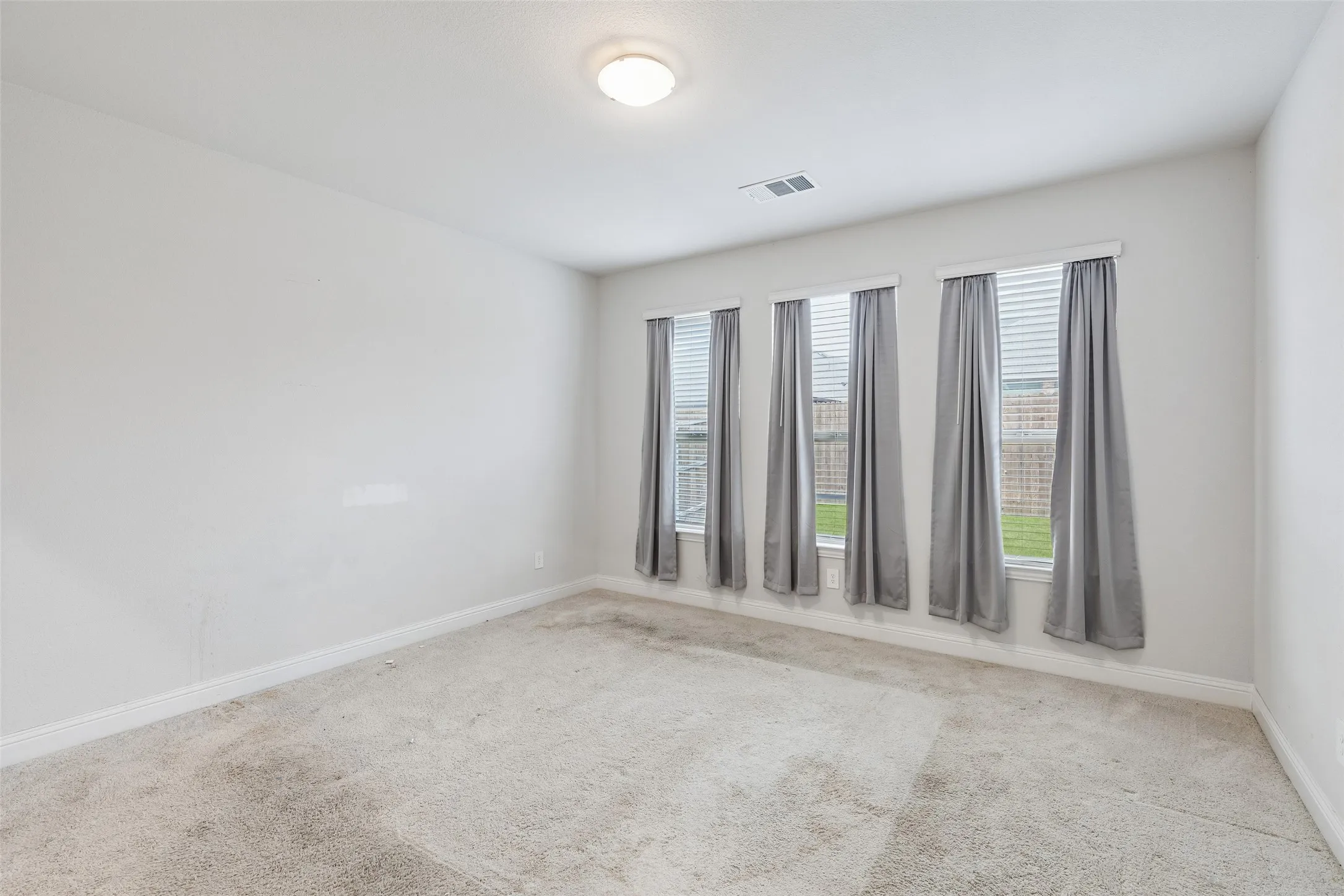 Single Family Residence For Sale in Kaufman County , 1053 Norias Drive, Forney, Texas 75126, 4 Bedrooms, 3 Bathrooms, 2 Garage spaces, 2,316 Sqft, built in 2021, Preowned, Price $325,000, mls#21176633, Real Estate Agent in Forney, Homes For Sale in Kaufman county, Homes For Sale in Forney, Realtor in Forney Texas, Real Estate Brokerage Independent Realty Texas, Luminita Cordes Realtor