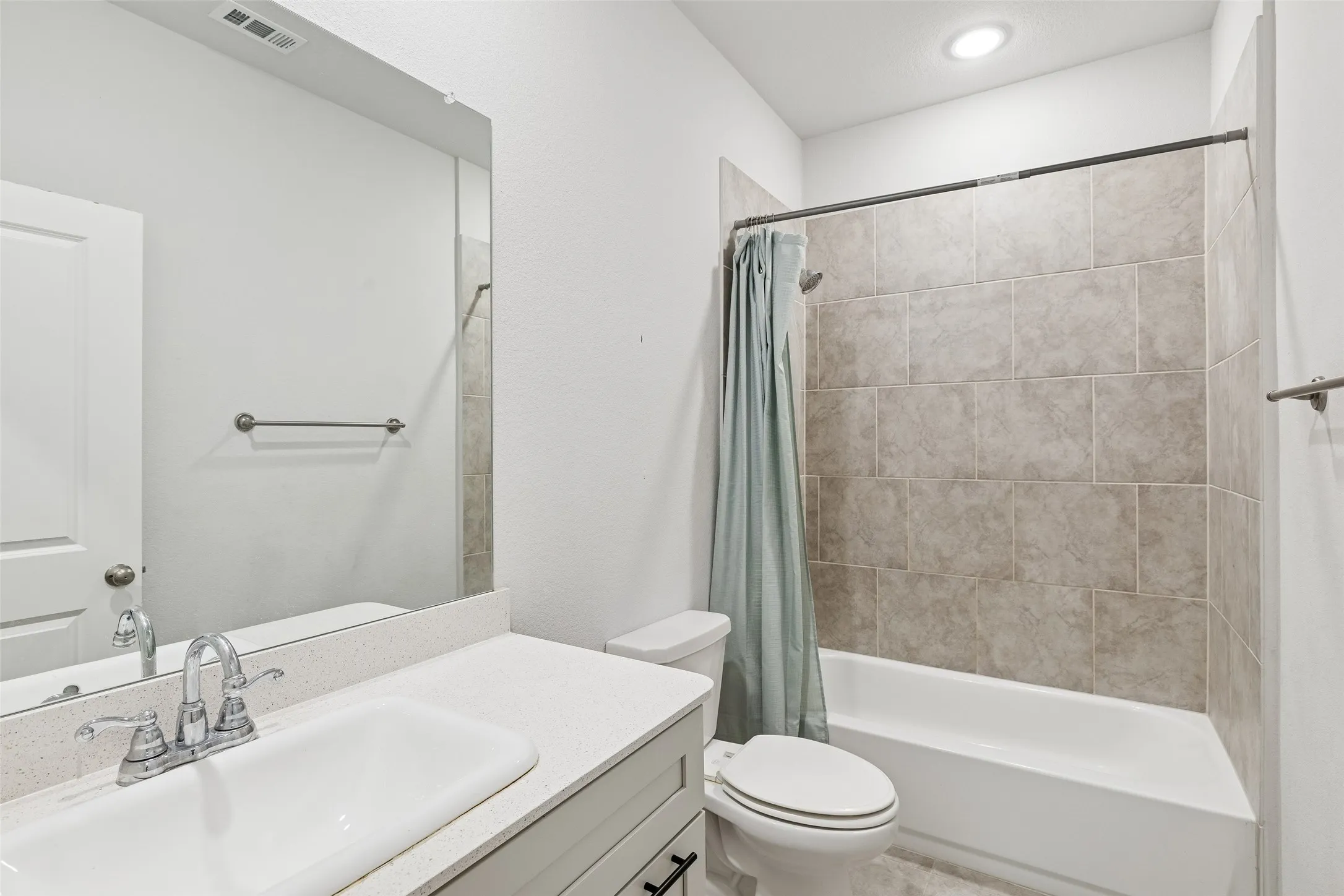 Single Family Residence For Sale in Kaufman County , 1053 Norias Drive, Forney, Texas 75126, 4 Bedrooms, 3 Bathrooms, 2 Garage spaces, 2,316 Sqft, built in 2021, Preowned, Price $325,000, mls#21176633, Real Estate Agent in Forney, Homes For Sale in Kaufman county, Homes For Sale in Forney, Realtor in Forney Texas, Real Estate Brokerage Independent Realty Texas, Luminita Cordes Realtor
