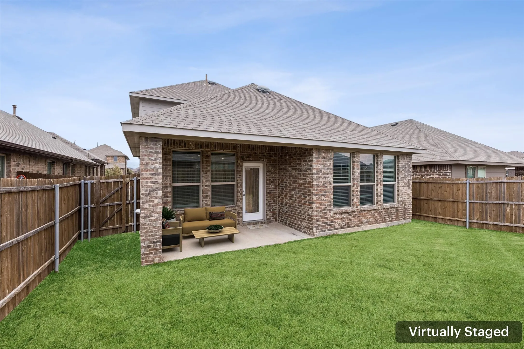 Single Family Residence For Sale in Kaufman County , 1053 Norias Drive, Forney, Texas 75126, 4 Bedrooms, 3 Bathrooms, 2 Garage spaces, 2,316 Sqft, built in 2021, Preowned, Price $325,000, mls#21176633, Real Estate Agent in Forney, Homes For Sale in Kaufman county, Homes For Sale in Forney, Realtor in Forney Texas, Real Estate Brokerage Independent Realty Texas, Luminita Cordes Realtor