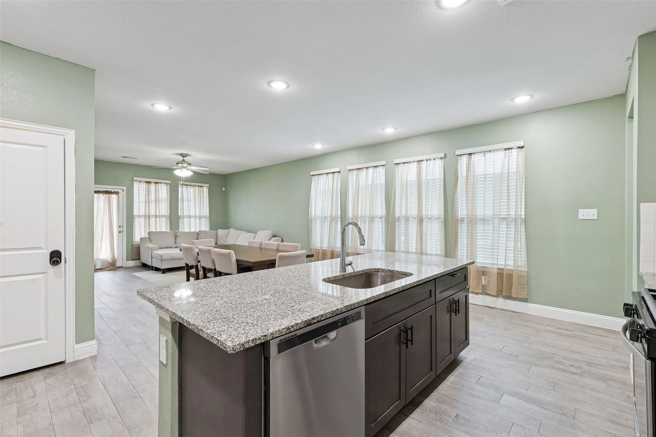 Single Family Residence For Sale in Kaufman County , 1053 Norias Drive, Forney, Texas 75126, 4 Bedrooms, 3 Bathrooms, 2 Garage spaces, 2,316 Sqft, built in 2021, Preowned, Price $325,000, mls#21176633, Real Estate Agent in Forney, Homes For Sale in Kaufman county, Homes For Sale in Forney, Realtor in Forney Texas, Real Estate Brokerage Independent Realty Texas, Luminita Cordes Realtor