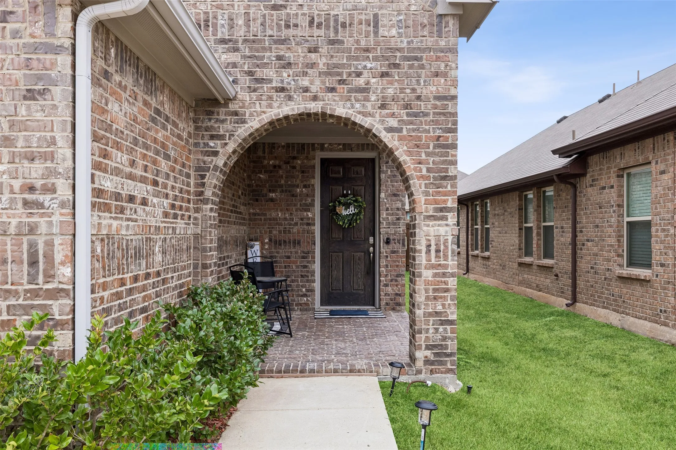 Single Family Residence For Sale in Kaufman County , 1053 Norias Drive, Forney, Texas 75126, 4 Bedrooms, 3 Bathrooms, 2 Garage spaces, 2,316 Sqft, built in 2021, Preowned, Price $325,000, mls#21176633, Real Estate Agent in Forney, Homes For Sale in Kaufman county, Homes For Sale in Forney, Realtor in Forney Texas, Real Estate Brokerage Independent Realty Texas, Luminita Cordes Realtor