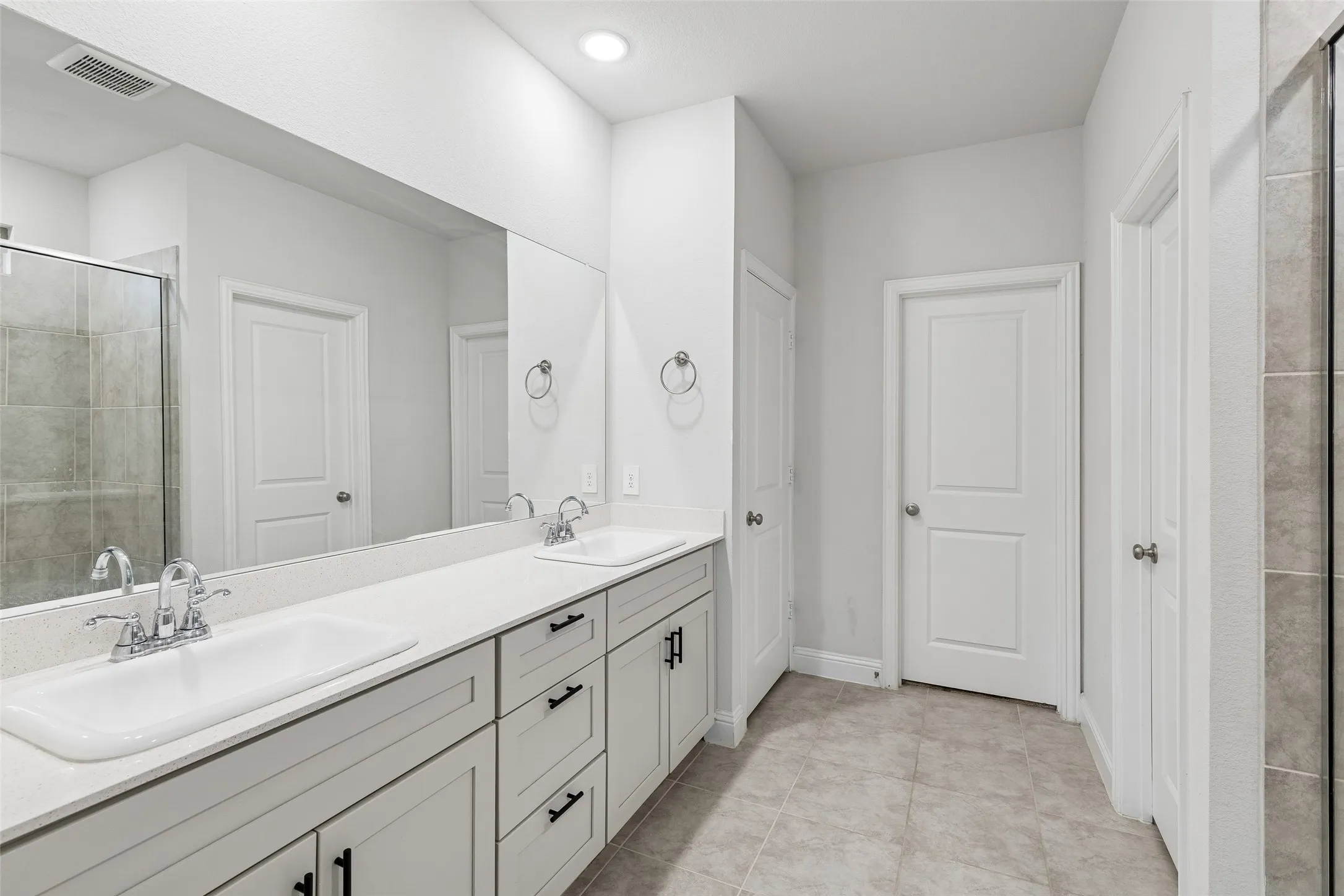 Single Family Residence For Sale in Kaufman County , 1053 Norias Drive, Forney, Texas 75126, 4 Bedrooms, 3 Bathrooms, 2 Garage spaces, 2,316 Sqft, built in 2021, Preowned, Price $325,000, mls#21176633, Real Estate Agent in Forney, Homes For Sale in Kaufman county, Homes For Sale in Forney, Realtor in Forney Texas, Real Estate Brokerage Independent Realty Texas, Luminita Cordes Realtor
