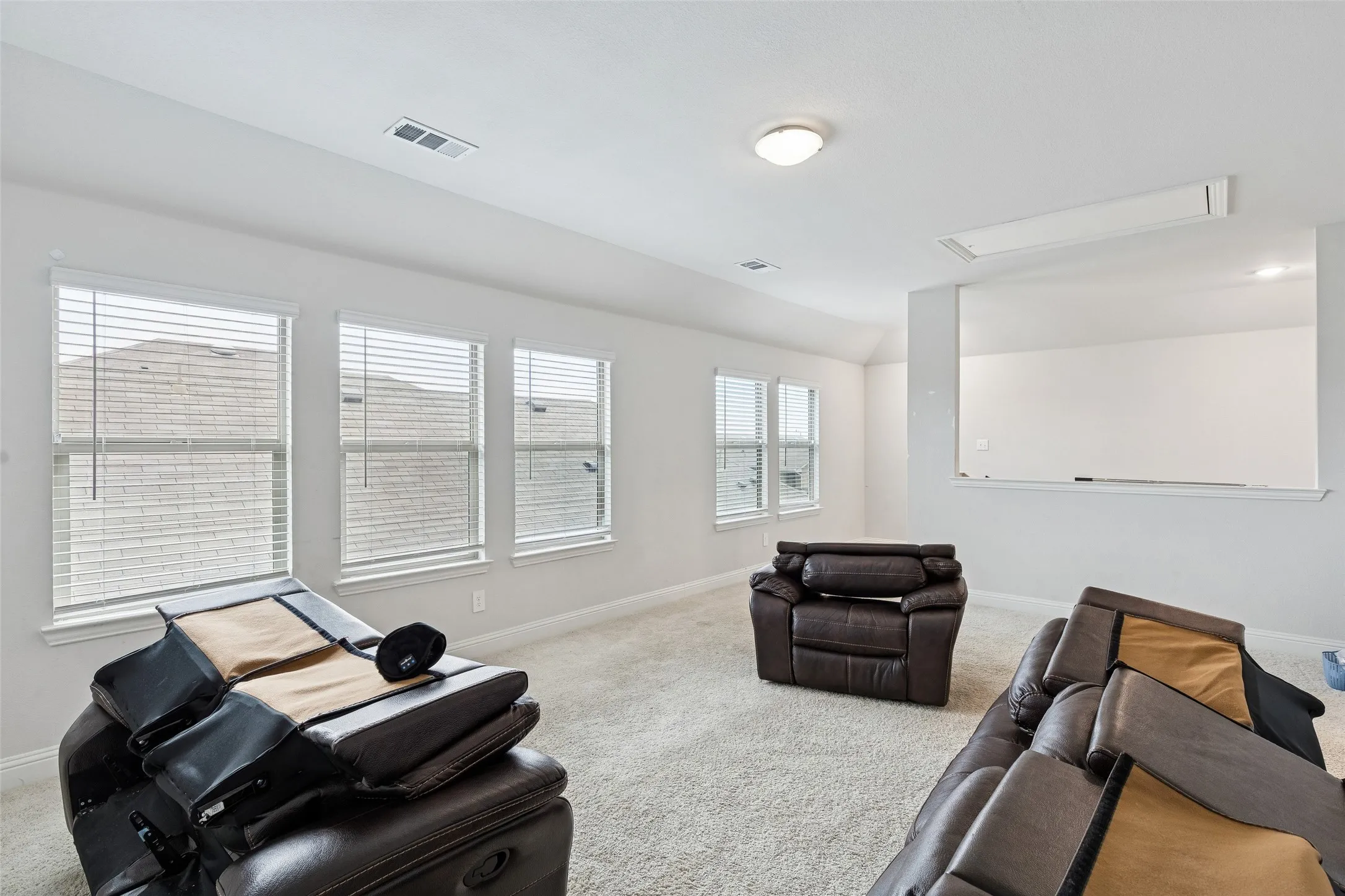Single Family Residence For Sale in Kaufman County , 1053 Norias Drive, Forney, Texas 75126, 4 Bedrooms, 3 Bathrooms, 2 Garage spaces, 2,316 Sqft, built in 2021, Preowned, Price $325,000, mls#21176633, Real Estate Agent in Forney, Homes For Sale in Kaufman county, Homes For Sale in Forney, Realtor in Forney Texas, Real Estate Brokerage Independent Realty Texas, Luminita Cordes Realtor