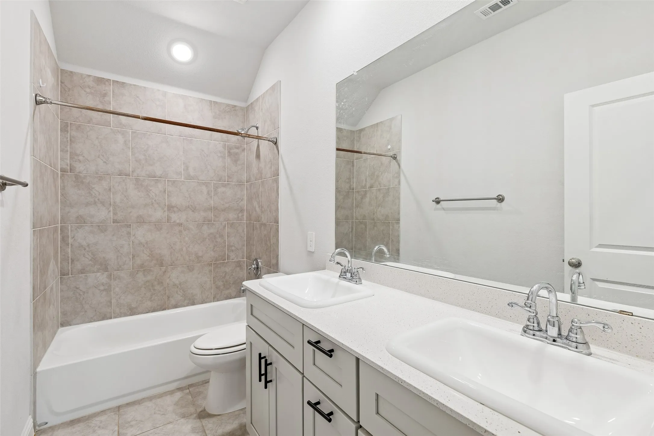 Single Family Residence For Sale in Kaufman County , 1053 Norias Drive, Forney, Texas 75126, 4 Bedrooms, 3 Bathrooms, 2 Garage spaces, 2,316 Sqft, built in 2021, Preowned, Price $325,000, mls#21176633, Real Estate Agent in Forney, Homes For Sale in Kaufman county, Homes For Sale in Forney, Realtor in Forney Texas, Real Estate Brokerage Independent Realty Texas, Luminita Cordes Realtor