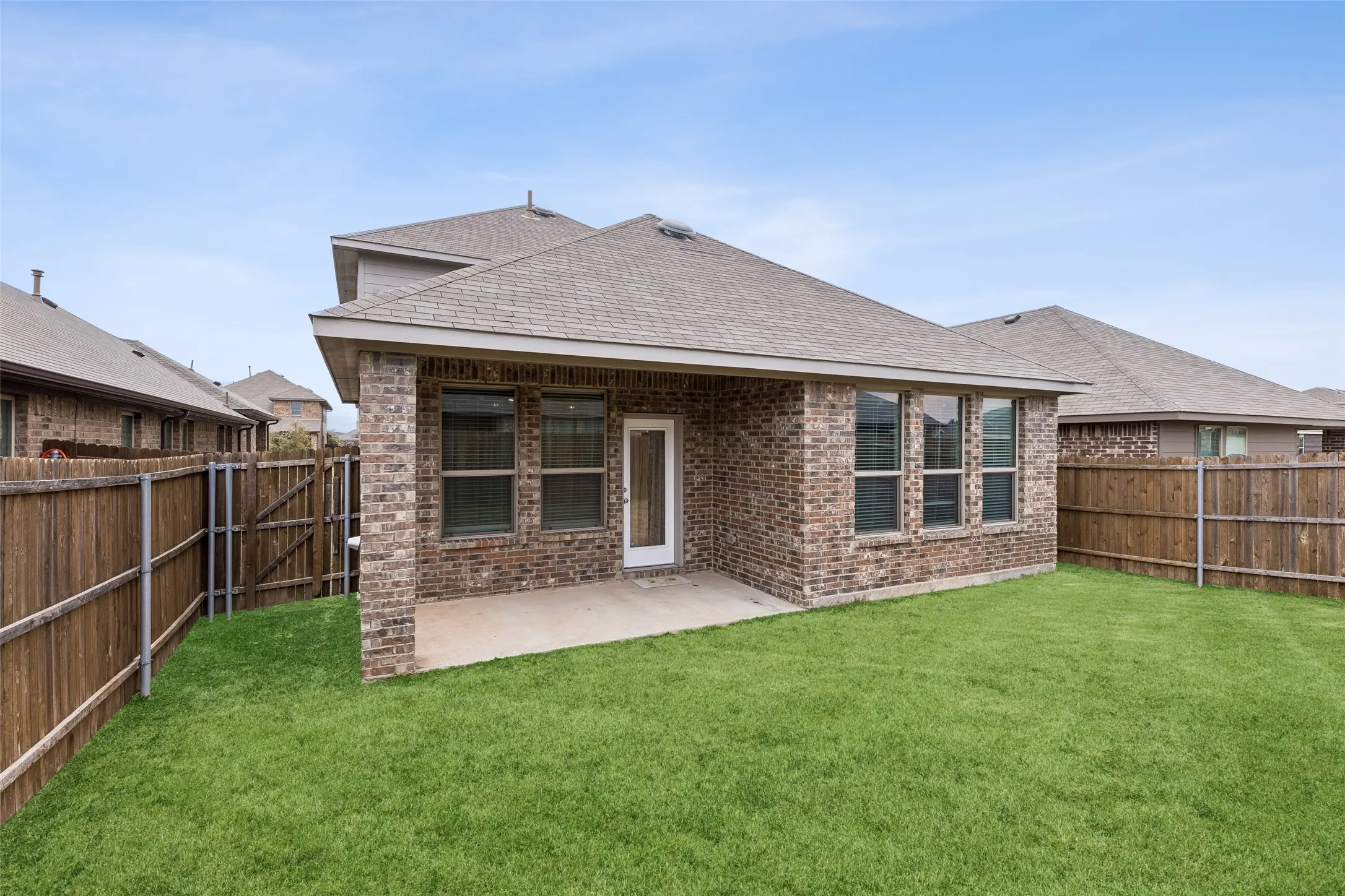 Single Family Residence For Sale in Kaufman County , 1053 Norias Drive, Forney, Texas 75126, 4 Bedrooms, 3 Bathrooms, 2 Garage spaces, 2,316 Sqft, built in 2021, Preowned, Price $325,000, mls#21176633, Real Estate Agent in Forney, Homes For Sale in Kaufman county, Homes For Sale in Forney, Realtor in Forney Texas, Real Estate Brokerage Independent Realty Texas, Luminita Cordes Realtor