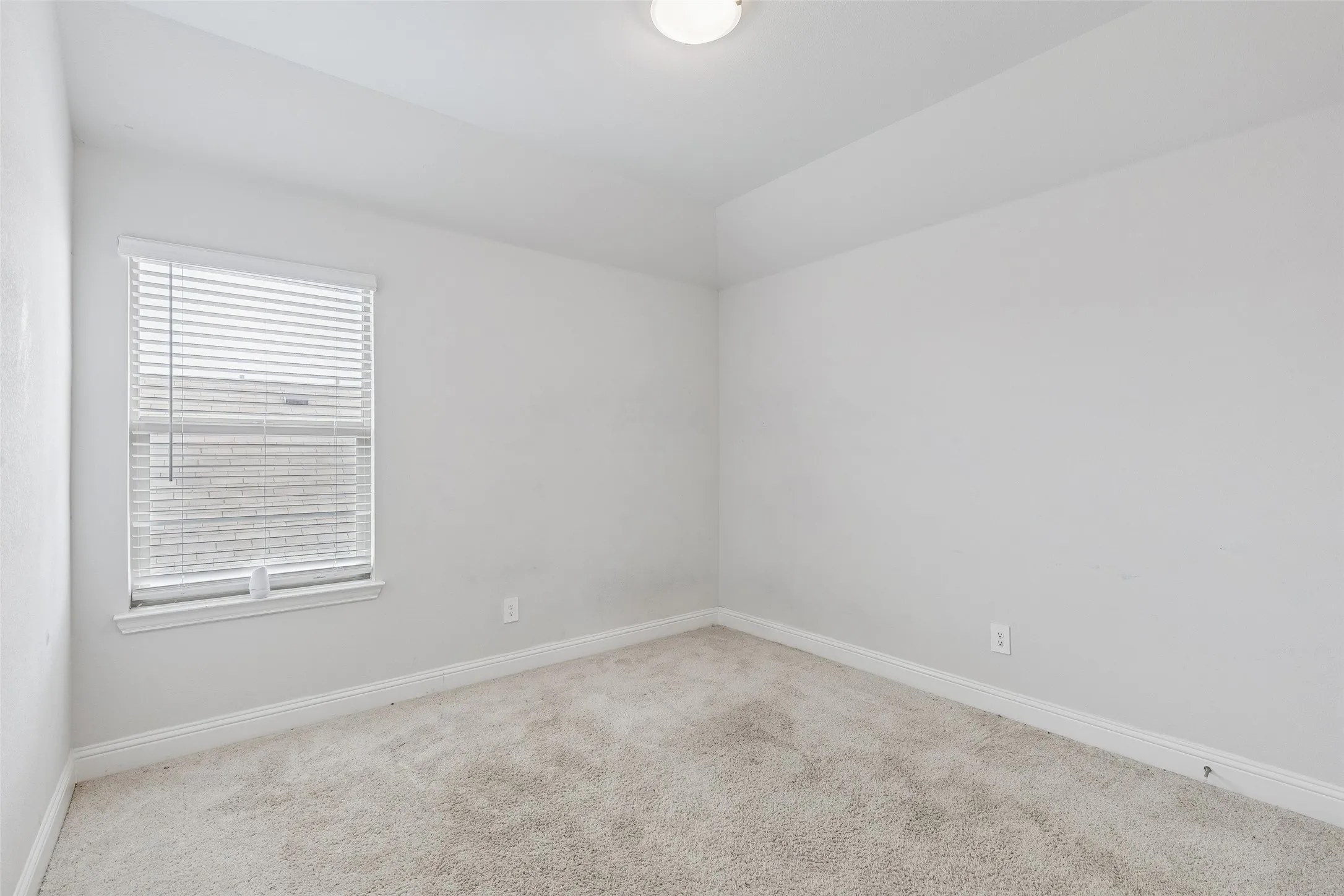 Single Family Residence For Sale in Kaufman County , 1053 Norias Drive, Forney, Texas 75126, 4 Bedrooms, 3 Bathrooms, 2 Garage spaces, 2,316 Sqft, built in 2021, Preowned, Price $325,000, mls#21176633, Real Estate Agent in Forney, Homes For Sale in Kaufman county, Homes For Sale in Forney, Realtor in Forney Texas, Real Estate Brokerage Independent Realty Texas, Luminita Cordes Realtor