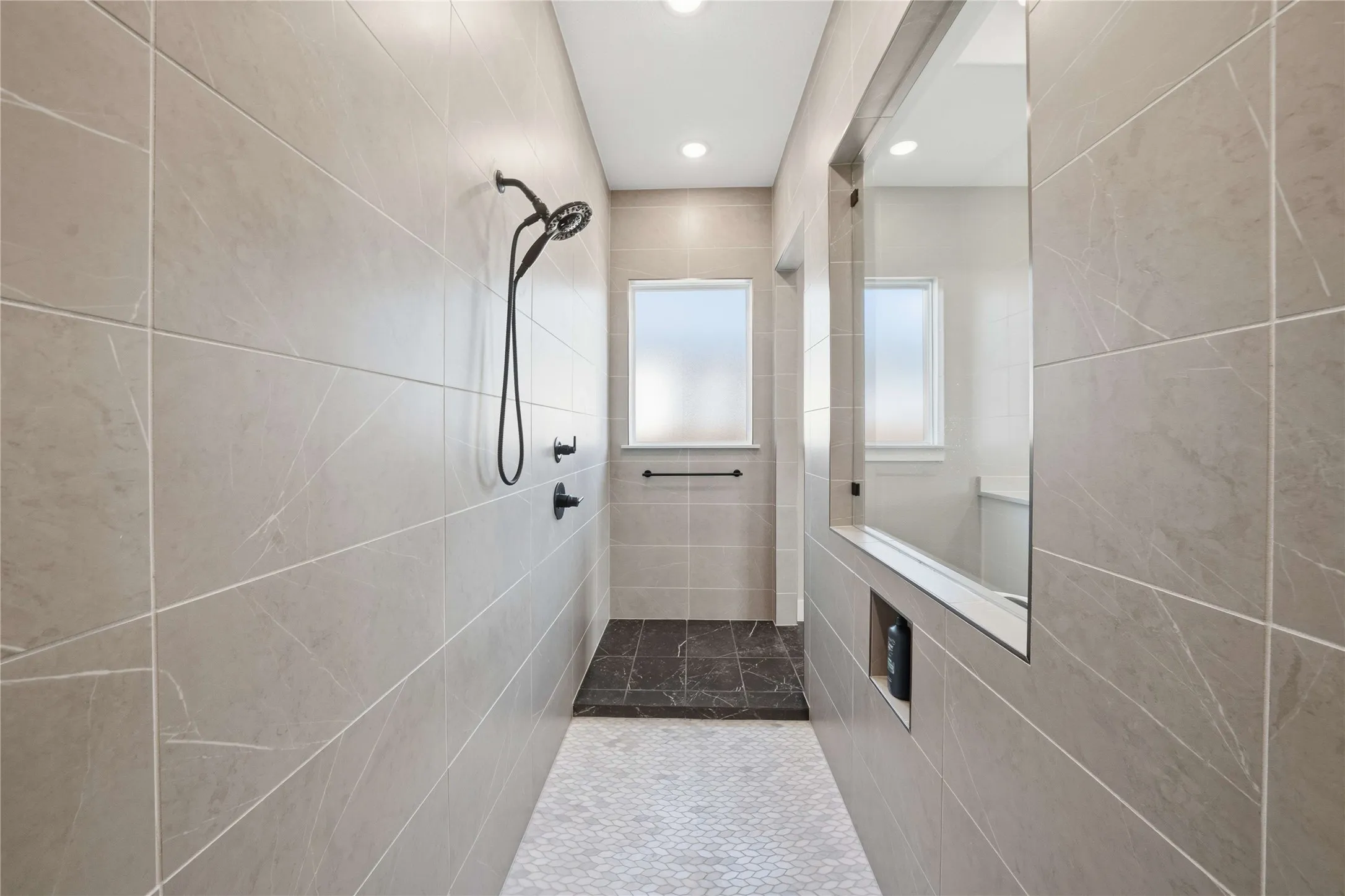 Single Family Residence For Sale in Collin County , 1410 Binkley Avenue, Prosper, Texas 75078, 4 Bedroom, 5 Bathroom, 3 Garage spaces, 3,411 Sqft, built in 2021, Preowned, mls#21177245, Real Estate Agent in Prosper, Homes For Sale in Collin county, Homes For Sale in Prosper, Realtor in Prosper Texas, Real Estate Brokerage Independent Realty Texas, Luminita Cordes Realtor