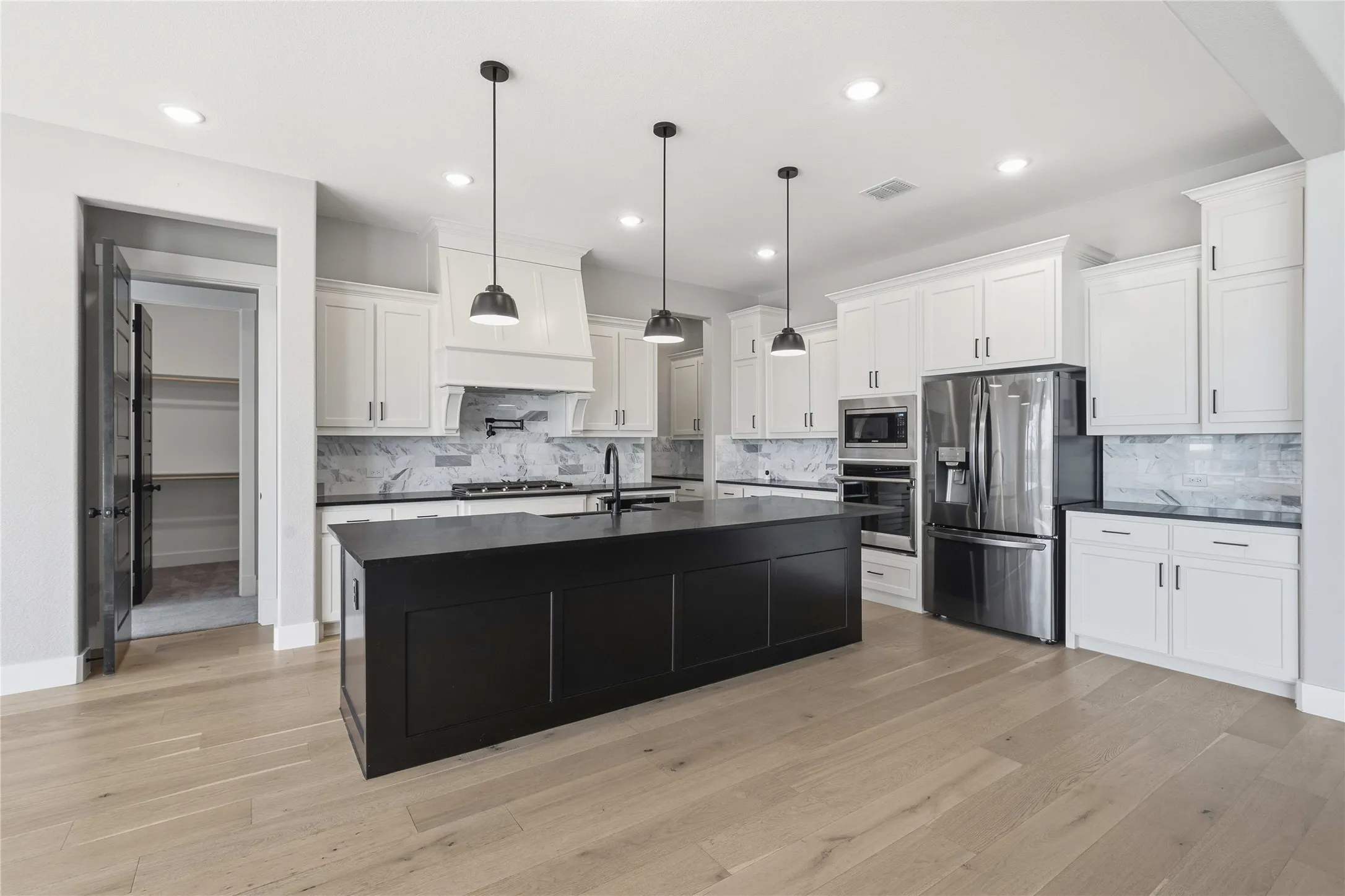 Single Family Residence For Sale in Collin County , 1410 Binkley Avenue, Prosper, Texas 75078, 4 Bedroom, 5 Bathroom, 3 Garage spaces, 3,411 Sqft, built in 2021, Preowned, mls#21177245, Real Estate Agent in Prosper, Homes For Sale in Collin county, Homes For Sale in Prosper, Realtor in Prosper Texas, Real Estate Brokerage Independent Realty Texas, Luminita Cordes Realtor