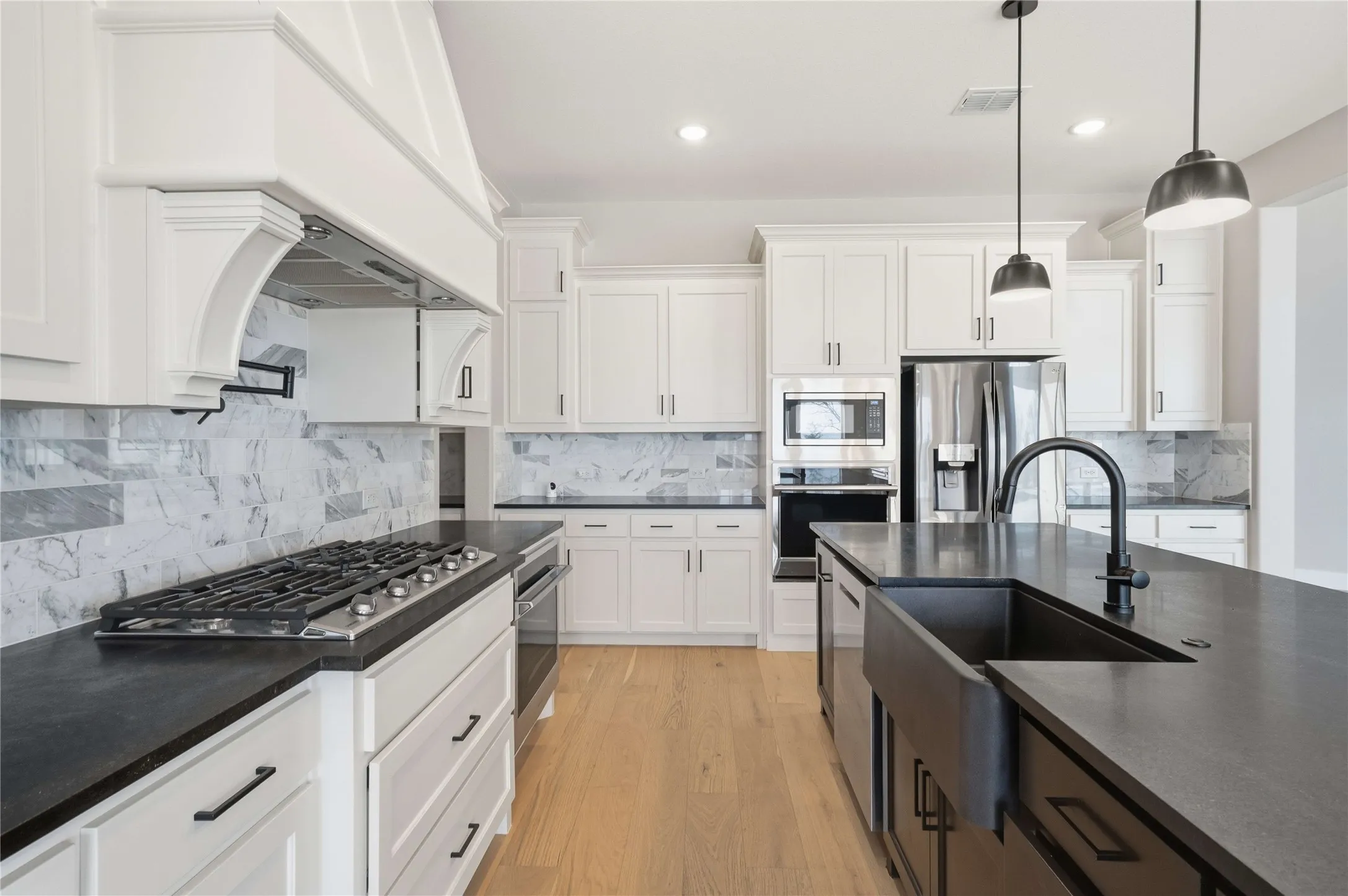 Single Family Residence For Sale in Collin County , 1410 Binkley Avenue, Prosper, Texas 75078, 4 Bedroom, 5 Bathroom, 3 Garage spaces, 3,411 Sqft, built in 2021, Preowned, mls#21177245, Real Estate Agent in Prosper, Homes For Sale in Collin county, Homes For Sale in Prosper, Realtor in Prosper Texas, Real Estate Brokerage Independent Realty Texas, Luminita Cordes Realtor
