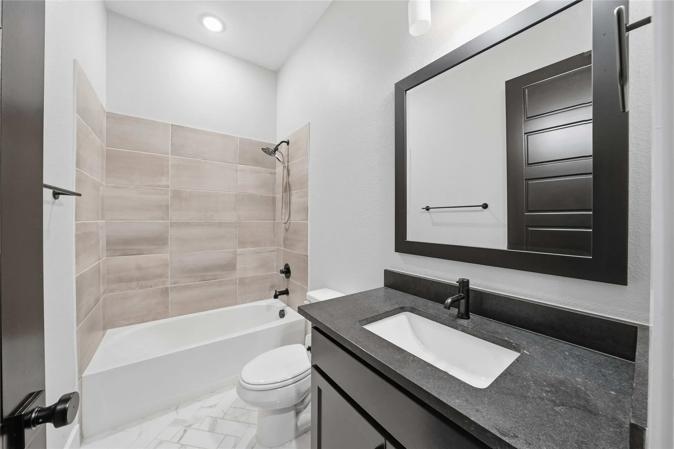 Single Family Residence For Sale in Collin County , 1410 Binkley Avenue, Prosper, Texas 75078, 4 Bedroom, 5 Bathroom, 3 Garage spaces, 3,411 Sqft, built in 2021, Preowned, mls#21177245, Real Estate Agent in Prosper, Homes For Sale in Collin county, Homes For Sale in Prosper, Realtor in Prosper Texas, Real Estate Brokerage Independent Realty Texas, Luminita Cordes Realtor