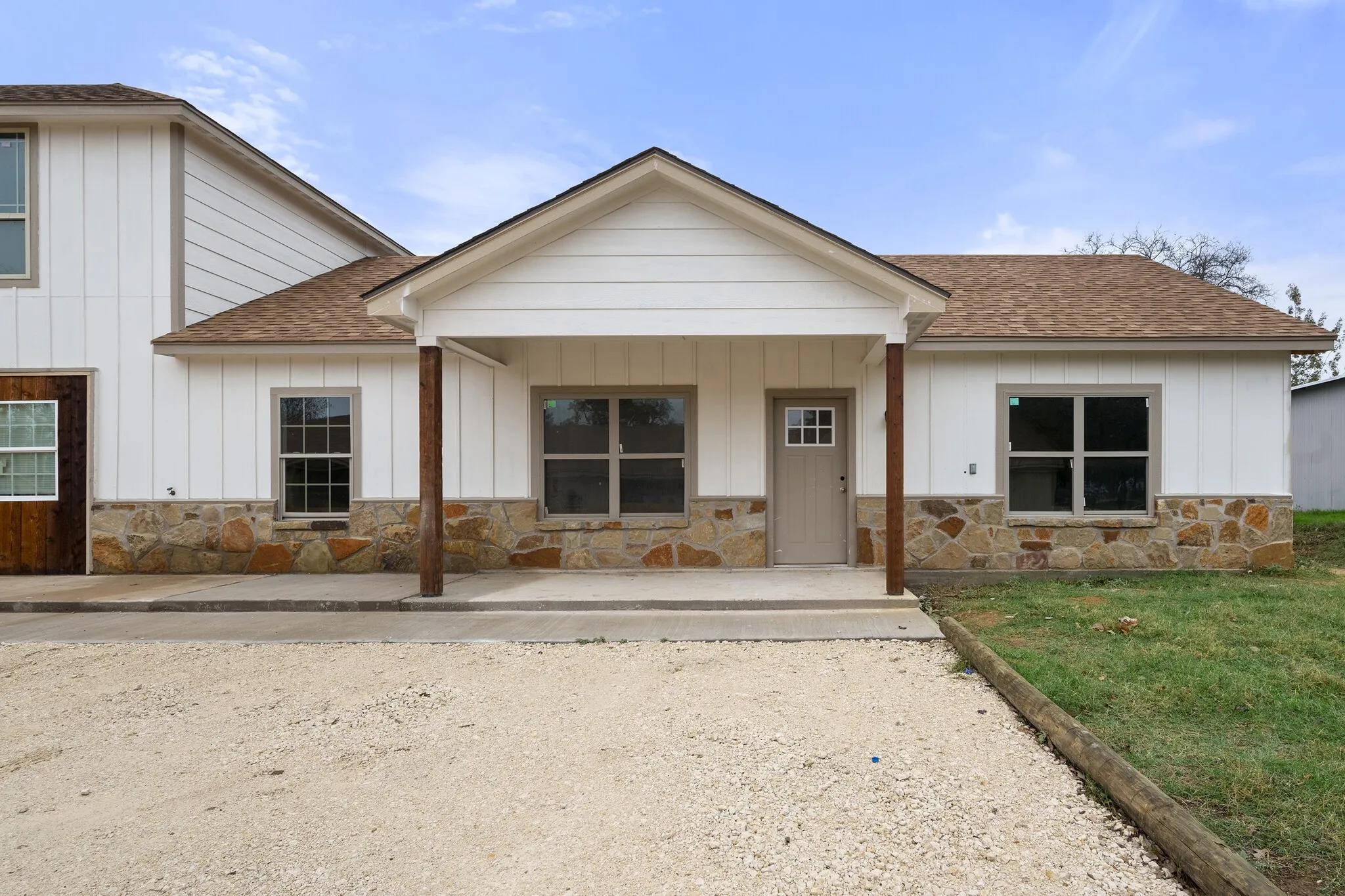 Townhouse For Rent in Johnson County , 2865 Conveyor Drive B, Burleson, Texas 76028, 2 Bedroom, 2 Bathroom, Garage spaces, 1,100 Sqft, built in 2022, Preowned, mls#21178179, Real Estate Agent in Burleson, Homes For Rent in Johnson county, Homes For Rent in Burleson, Realtor in Burleson Texas, Real Estate Brokerage Independent Realty Texas, Luminita Cordes Realtor