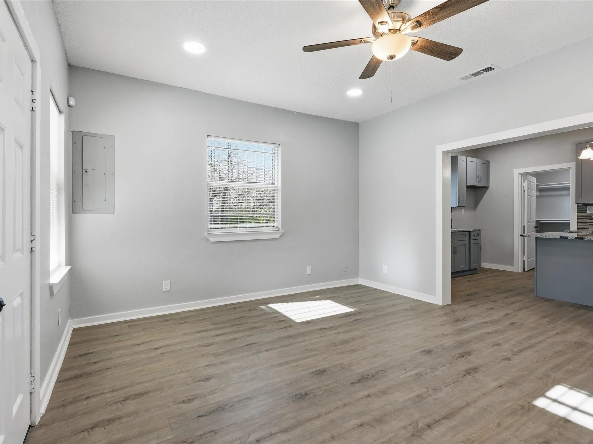 Single Family Residence For Sale in Dallas County , 1309 Pennsylvania Avenue, Dallas, Texas 75215, 3 Bedrooms, 3 Bathrooms, Garage spaces, 1,380 Sqft, built in 1910, Price $234,900, mls#21178190, Real Estate Agent in Dallas, Homes For Sale in Dallas county, Homes For Sale in Dallas, Realtor in Dallas Texas, Real Estate Brokerage Independent Realty Texas, Luminita Cordes Realtor