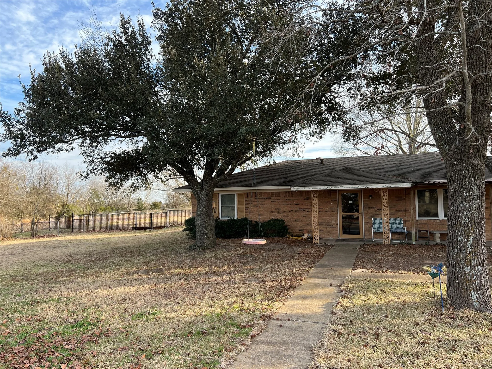 Single Family Residence For Sale in Hunt County , 1053 MARY Street, Quinlan, Texas 75474, 3 Bedroom, 3 Bathroom, Garage spaces, 2,012 Sqft, built in 1980, Preowned, mls#21164729, Real Estate Agent in Quinlan, Homes For Sale in Hunt county, Homes For Sale in Quinlan, Realtor in Quinlan Texas, Real Estate Brokerage Independent Realty Texas, Luminita Cordes Realtor