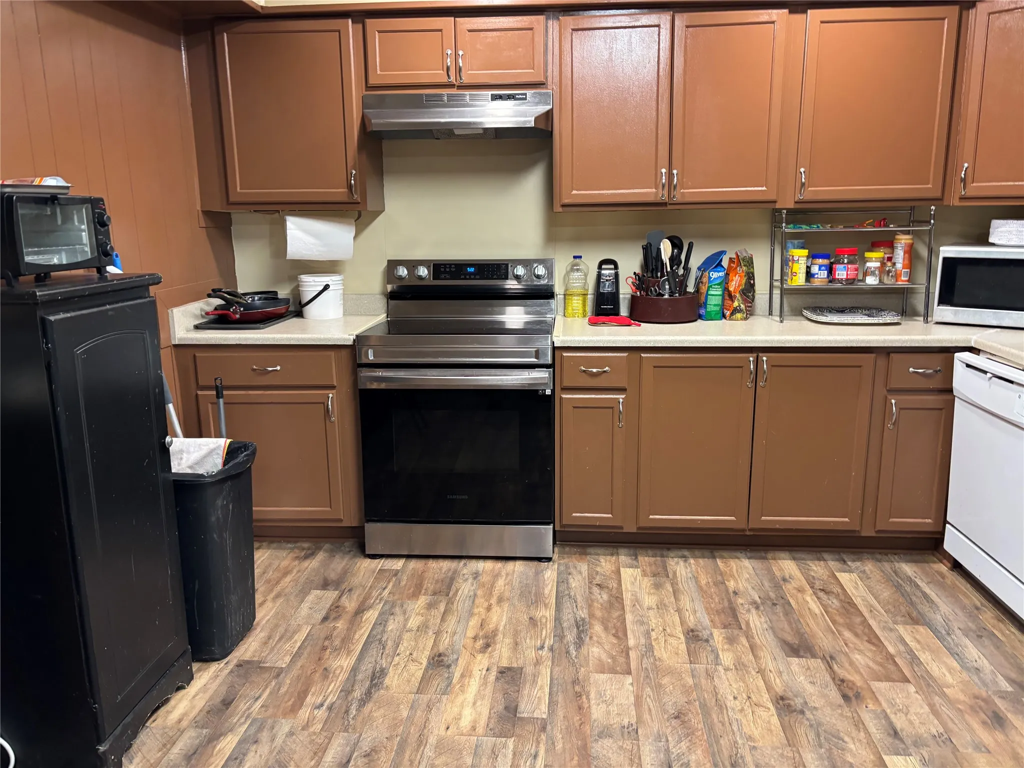 Single Family Residence For Sale in Hunt County , 1053 MARY Street, Quinlan, Texas 75474, 3 Bedroom, 3 Bathroom, Garage spaces, 2,012 Sqft, built in 1980, Preowned, mls#21164729, Real Estate Agent in Quinlan, Homes For Sale in Hunt county, Homes For Sale in Quinlan, Realtor in Quinlan Texas, Real Estate Brokerage Independent Realty Texas, Luminita Cordes Realtor
