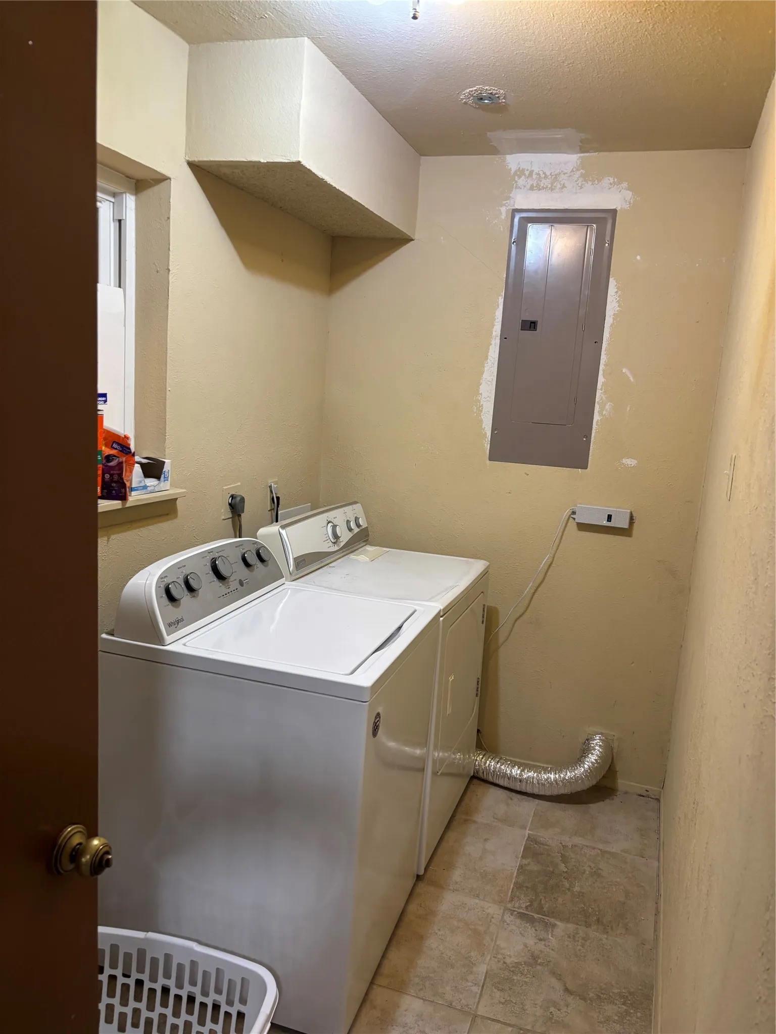 Single Family Residence For Sale in Hunt County , 1053 MARY Street, Quinlan, Texas 75474, 3 Bedroom, 3 Bathroom, Garage spaces, 2,012 Sqft, built in 1980, Preowned, mls#21164729, Real Estate Agent in Quinlan, Homes For Sale in Hunt county, Homes For Sale in Quinlan, Realtor in Quinlan Texas, Real Estate Brokerage Independent Realty Texas, Luminita Cordes Realtor