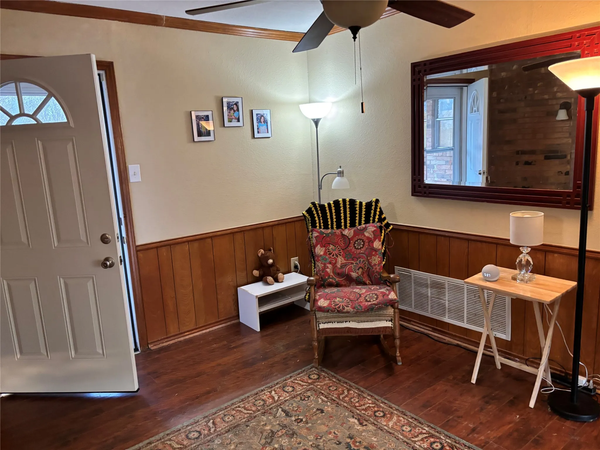 Single Family Residence For Sale in Hunt County , 1053 MARY Street, Quinlan, Texas 75474, 3 Bedroom, 3 Bathroom, Garage spaces, 2,012 Sqft, built in 1980, Preowned, mls#21164729, Real Estate Agent in Quinlan, Homes For Sale in Hunt county, Homes For Sale in Quinlan, Realtor in Quinlan Texas, Real Estate Brokerage Independent Realty Texas, Luminita Cordes Realtor