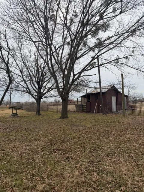 Single Family Residence For Sale in Hunt County , 1053 MARY Street, Quinlan, Texas 75474, 3 Bedroom, 3 Bathroom, Garage spaces, 2,012 Sqft, built in 1980, Preowned, mls#21164729, Real Estate Agent in Quinlan, Homes For Sale in Hunt county, Homes For Sale in Quinlan, Realtor in Quinlan Texas, Real Estate Brokerage Independent Realty Texas, Luminita Cordes Realtor