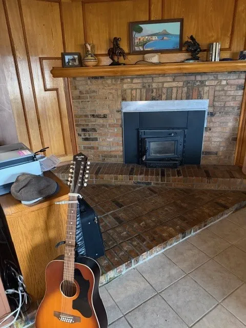 Single Family Residence For Sale in Hunt County , 1053 MARY Street, Quinlan, Texas 75474, 3 Bedroom, 3 Bathroom, Garage spaces, 2,012 Sqft, built in 1980, Preowned, mls#21164729, Real Estate Agent in Quinlan, Homes For Sale in Hunt county, Homes For Sale in Quinlan, Realtor in Quinlan Texas, Real Estate Brokerage Independent Realty Texas, Luminita Cordes Realtor