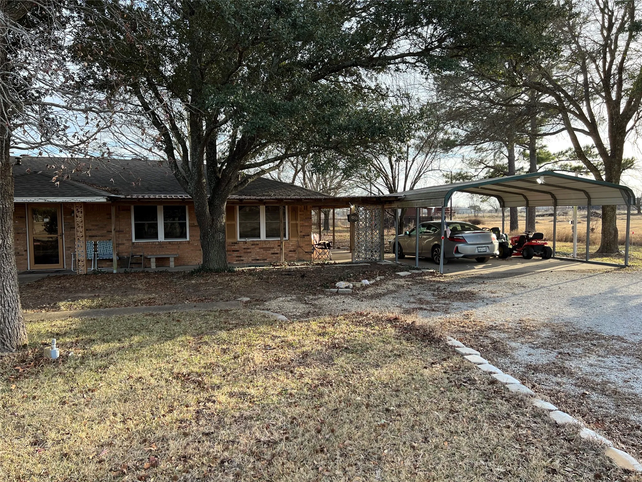 Single Family Residence For Sale in Hunt County , 1053 MARY Street, Quinlan, Texas 75474, 3 Bedroom, 3 Bathroom, Garage spaces, 2,012 Sqft, built in 1980, Preowned, mls#21164729, Real Estate Agent in Quinlan, Homes For Sale in Hunt county, Homes For Sale in Quinlan, Realtor in Quinlan Texas, Real Estate Brokerage Independent Realty Texas, Luminita Cordes Realtor