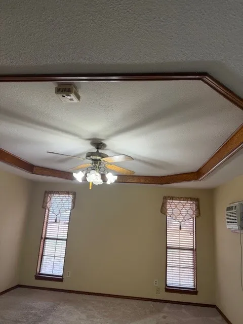 Single Family Residence For Sale in Hunt County , 1053 MARY Street, Quinlan, Texas 75474, 3 Bedroom, 3 Bathroom, Garage spaces, 2,012 Sqft, built in 1980, Preowned, mls#21164729, Real Estate Agent in Quinlan, Homes For Sale in Hunt county, Homes For Sale in Quinlan, Realtor in Quinlan Texas, Real Estate Brokerage Independent Realty Texas, Luminita Cordes Realtor