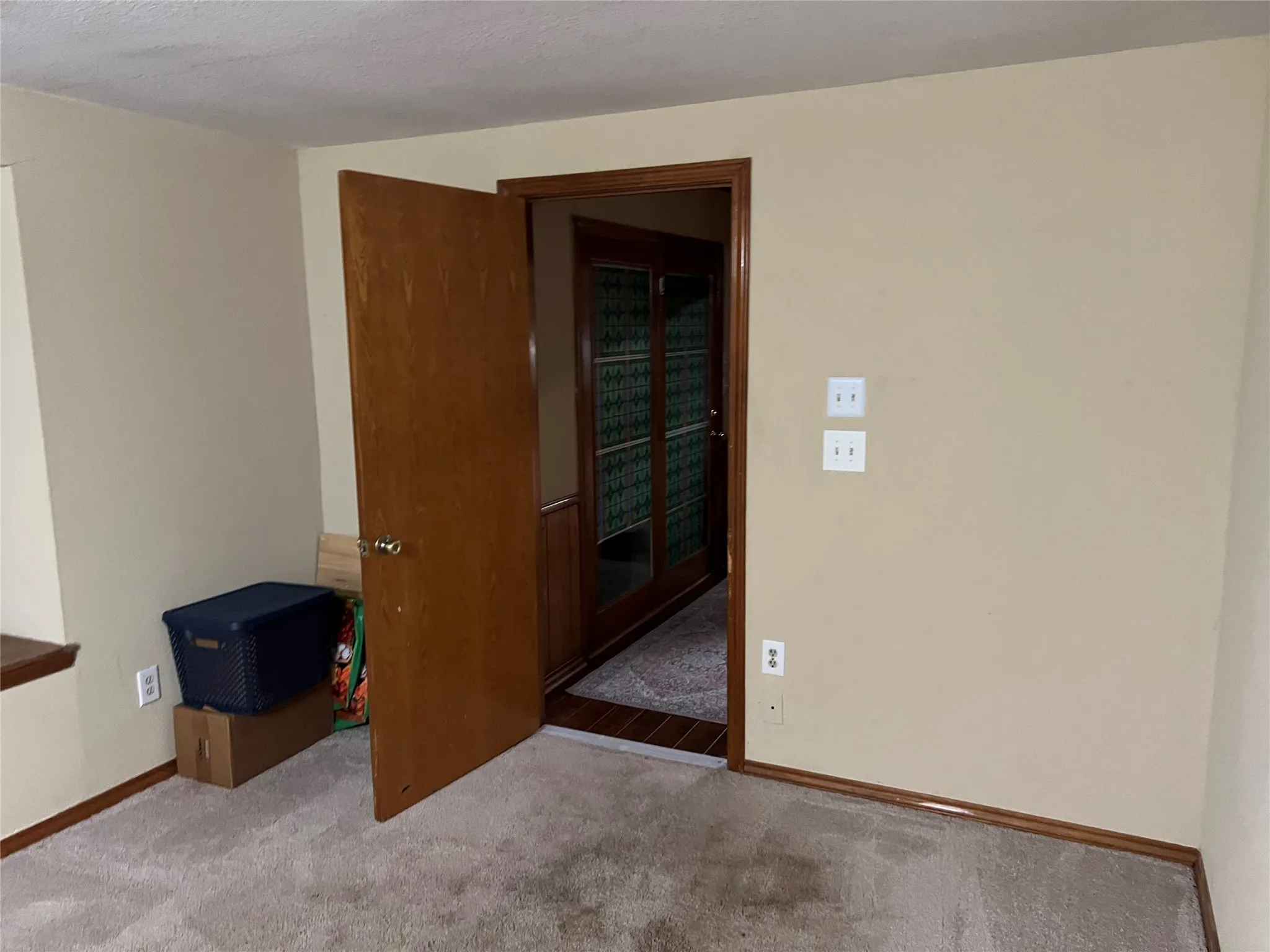 Single Family Residence For Sale in Hunt County , 1053 MARY Street, Quinlan, Texas 75474, 3 Bedroom, 3 Bathroom, Garage spaces, 2,012 Sqft, built in 1980, Preowned, mls#21164729, Real Estate Agent in Quinlan, Homes For Sale in Hunt county, Homes For Sale in Quinlan, Realtor in Quinlan Texas, Real Estate Brokerage Independent Realty Texas, Luminita Cordes Realtor