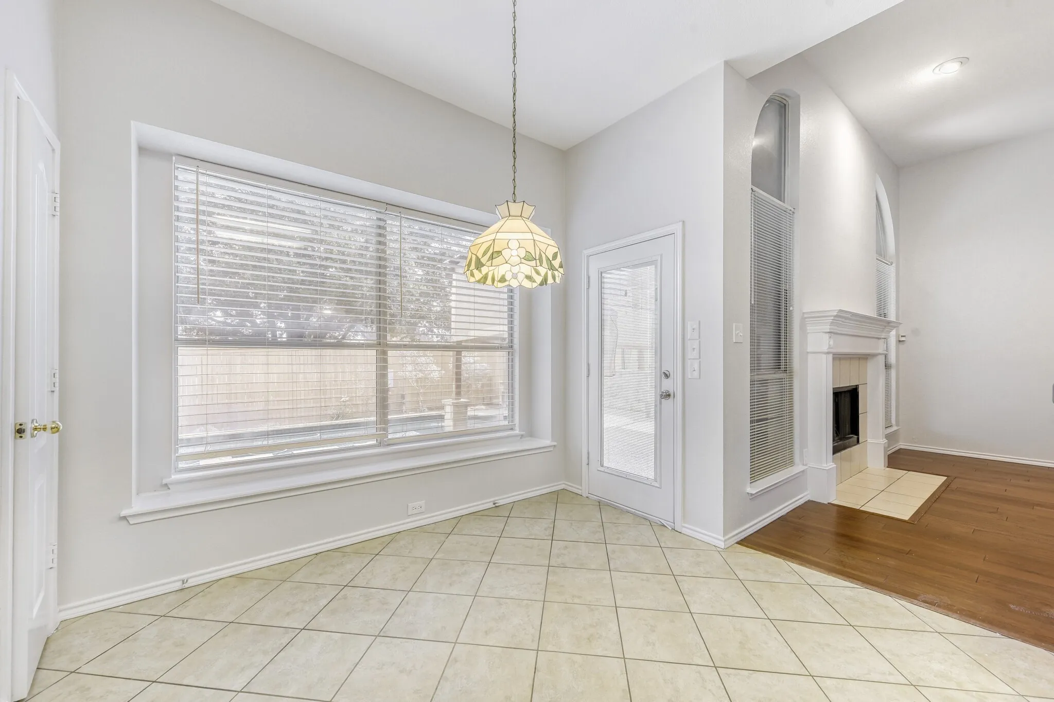 Single Family Residence For Sale in Collin County , 300 Shady Timbers Lane, Murphy, Texas 75094, 3 Bedroom, 2 Bathroom, Garage spaces, 2,111 Sqft, built in 1994, mls#21143364, Real Estate Agent in Murphy, Homes For Sale in Collin county, Homes For Sale in Murphy, Realtor in Murphy Texas, Real Estate Brokerage Independent Realty Texas, Luminita Cordes Realtor