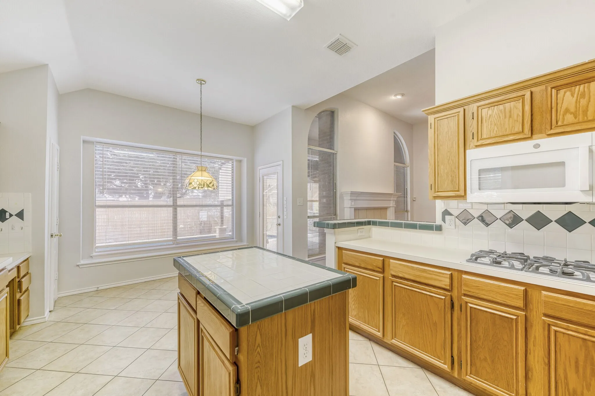 Single Family Residence For Sale in Collin County , 300 Shady Timbers Lane, Murphy, Texas 75094, 3 Bedroom, 2 Bathroom, Garage spaces, 2,111 Sqft, built in 1994, mls#21143364, Real Estate Agent in Murphy, Homes For Sale in Collin county, Homes For Sale in Murphy, Realtor in Murphy Texas, Real Estate Brokerage Independent Realty Texas, Luminita Cordes Realtor
