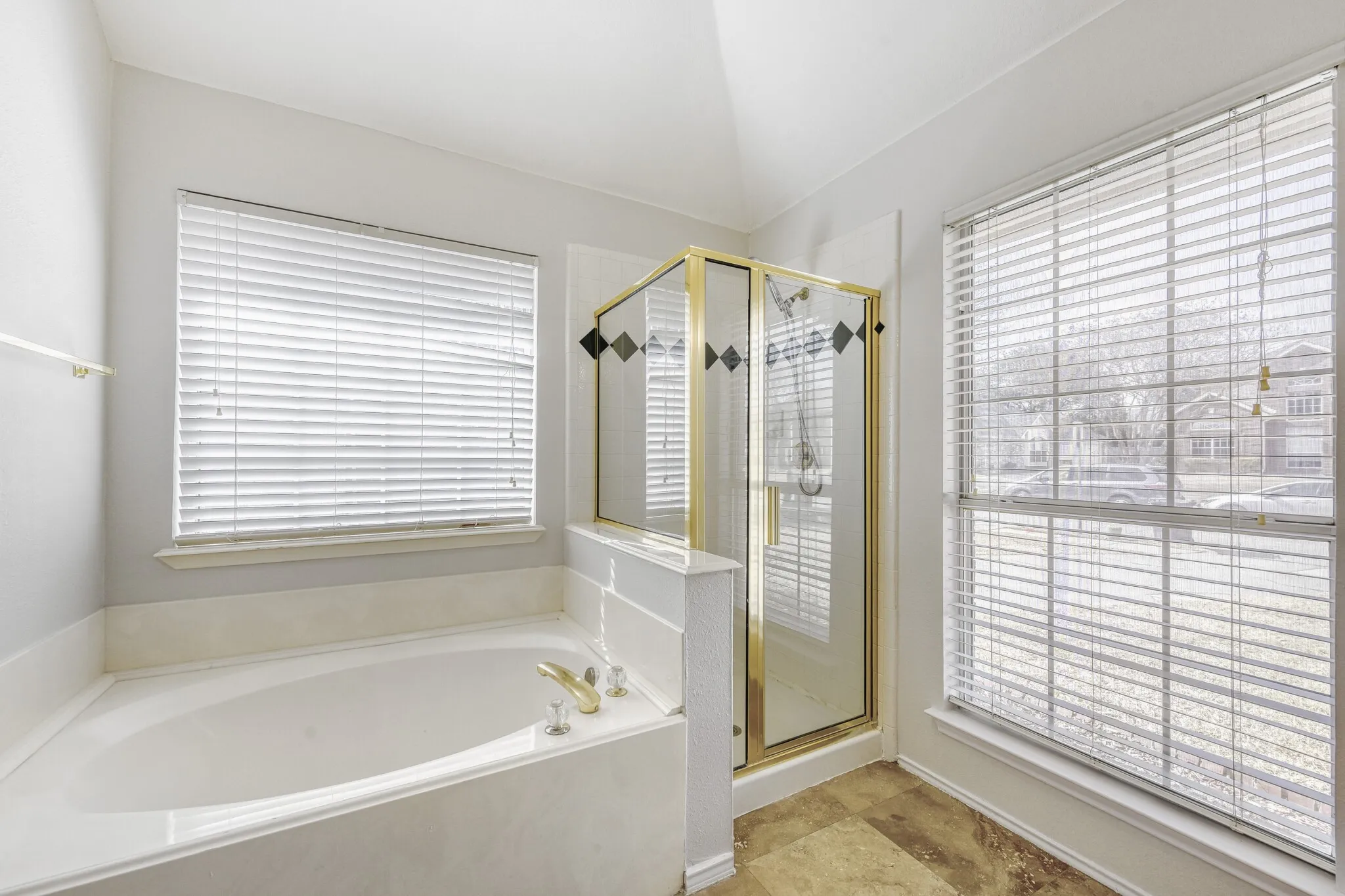 Single Family Residence For Sale in Collin County , 300 Shady Timbers Lane, Murphy, Texas 75094, 3 Bedroom, 2 Bathroom, Garage spaces, 2,111 Sqft, built in 1994, mls#21143364, Real Estate Agent in Murphy, Homes For Sale in Collin county, Homes For Sale in Murphy, Realtor in Murphy Texas, Real Estate Brokerage Independent Realty Texas, Luminita Cordes Realtor