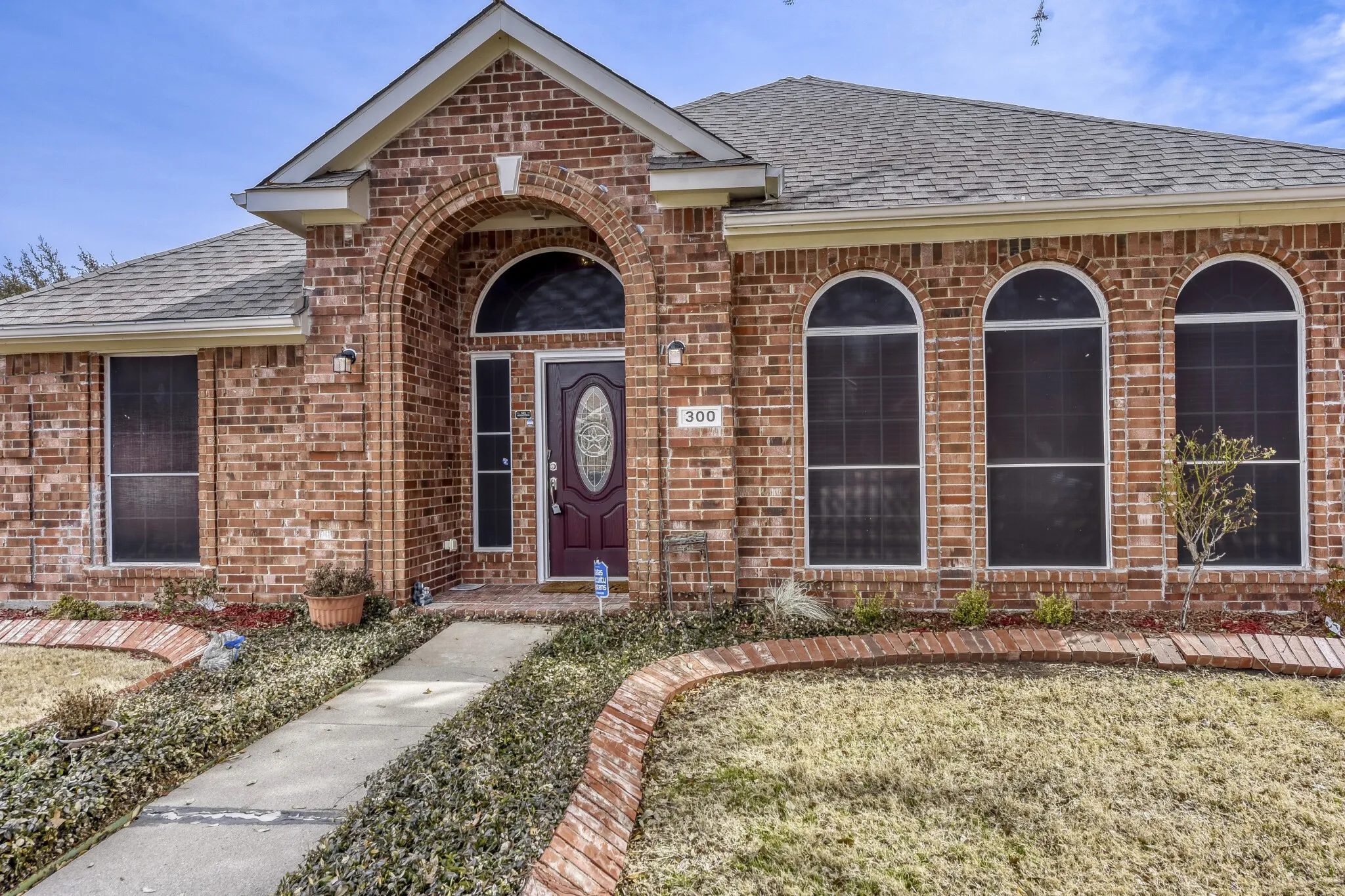 Single Family Residence For Sale in Collin County , 300 Shady Timbers Lane, Murphy, Texas 75094, 3 Bedroom, 2 Bathroom, Garage spaces, 2,111 Sqft, built in 1994, mls#21143364, Real Estate Agent in Murphy, Homes For Sale in Collin county, Homes For Sale in Murphy, Realtor in Murphy Texas, Real Estate Brokerage Independent Realty Texas, Luminita Cordes Realtor