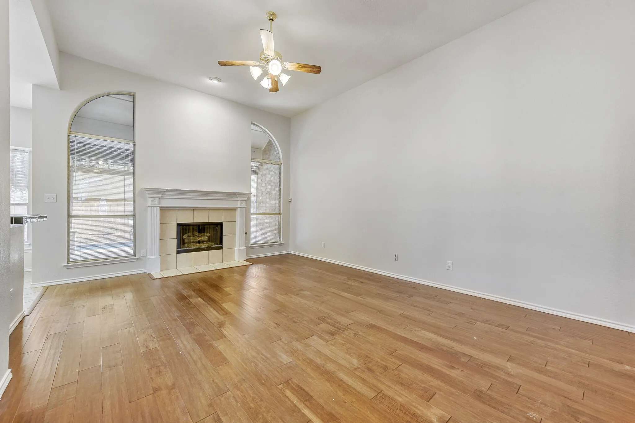 Single Family Residence For Sale in Collin County , 300 Shady Timbers Lane, Murphy, Texas 75094, 3 Bedroom, 2 Bathroom, Garage spaces, 2,111 Sqft, built in 1994, mls#21143364, Real Estate Agent in Murphy, Homes For Sale in Collin county, Homes For Sale in Murphy, Realtor in Murphy Texas, Real Estate Brokerage Independent Realty Texas, Luminita Cordes Realtor