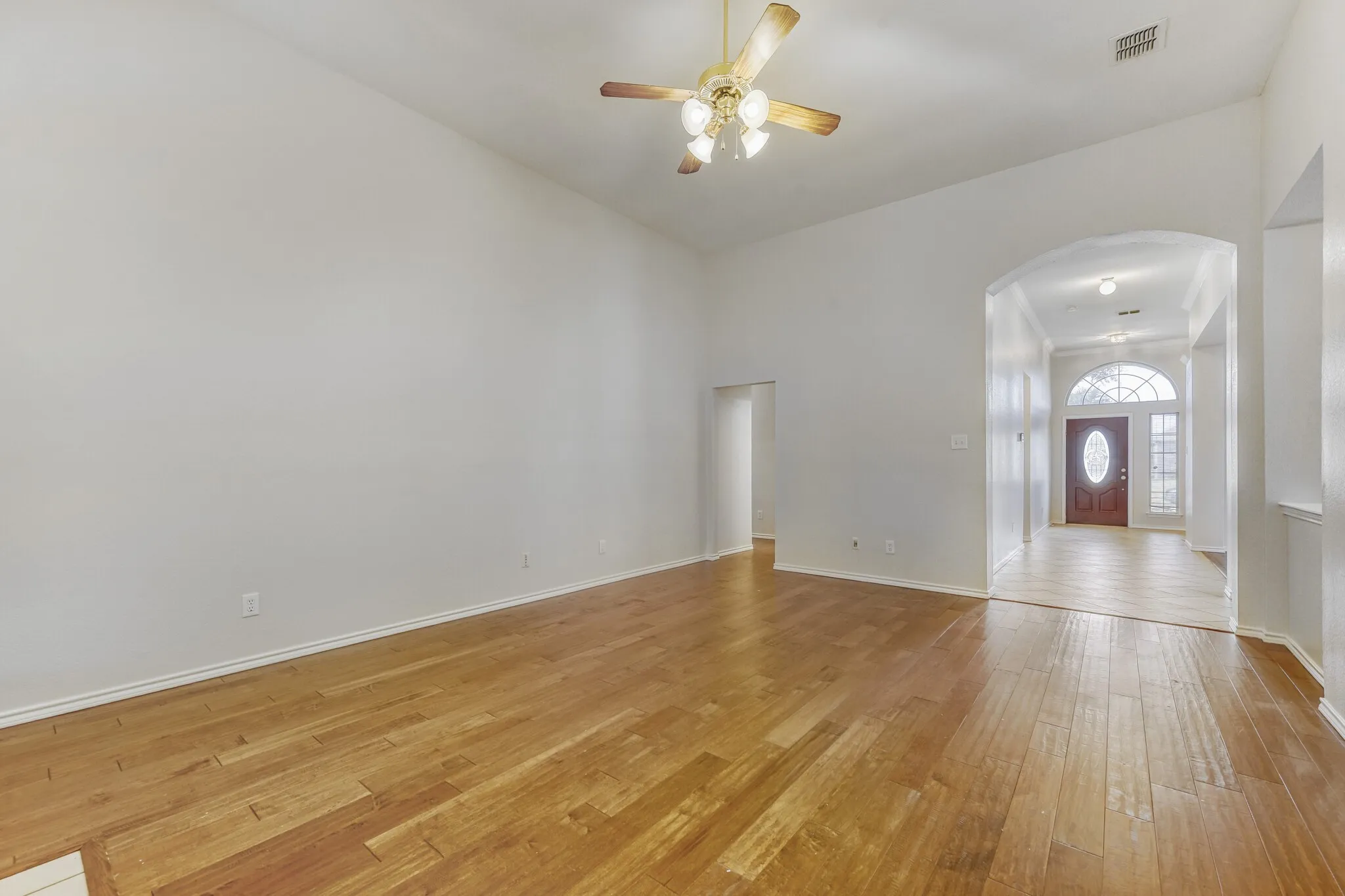 Single Family Residence For Sale in Collin County , 300 Shady Timbers Lane, Murphy, Texas 75094, 3 Bedroom, 2 Bathroom, Garage spaces, 2,111 Sqft, built in 1994, mls#21143364, Real Estate Agent in Murphy, Homes For Sale in Collin county, Homes For Sale in Murphy, Realtor in Murphy Texas, Real Estate Brokerage Independent Realty Texas, Luminita Cordes Realtor