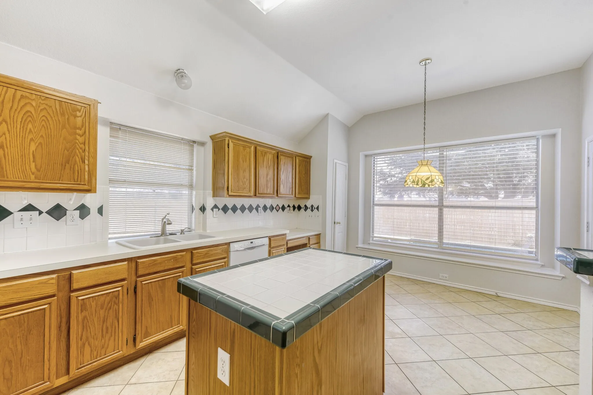 Single Family Residence For Sale in Collin County , 300 Shady Timbers Lane, Murphy, Texas 75094, 3 Bedroom, 2 Bathroom, Garage spaces, 2,111 Sqft, built in 1994, mls#21143364, Real Estate Agent in Murphy, Homes For Sale in Collin county, Homes For Sale in Murphy, Realtor in Murphy Texas, Real Estate Brokerage Independent Realty Texas, Luminita Cordes Realtor