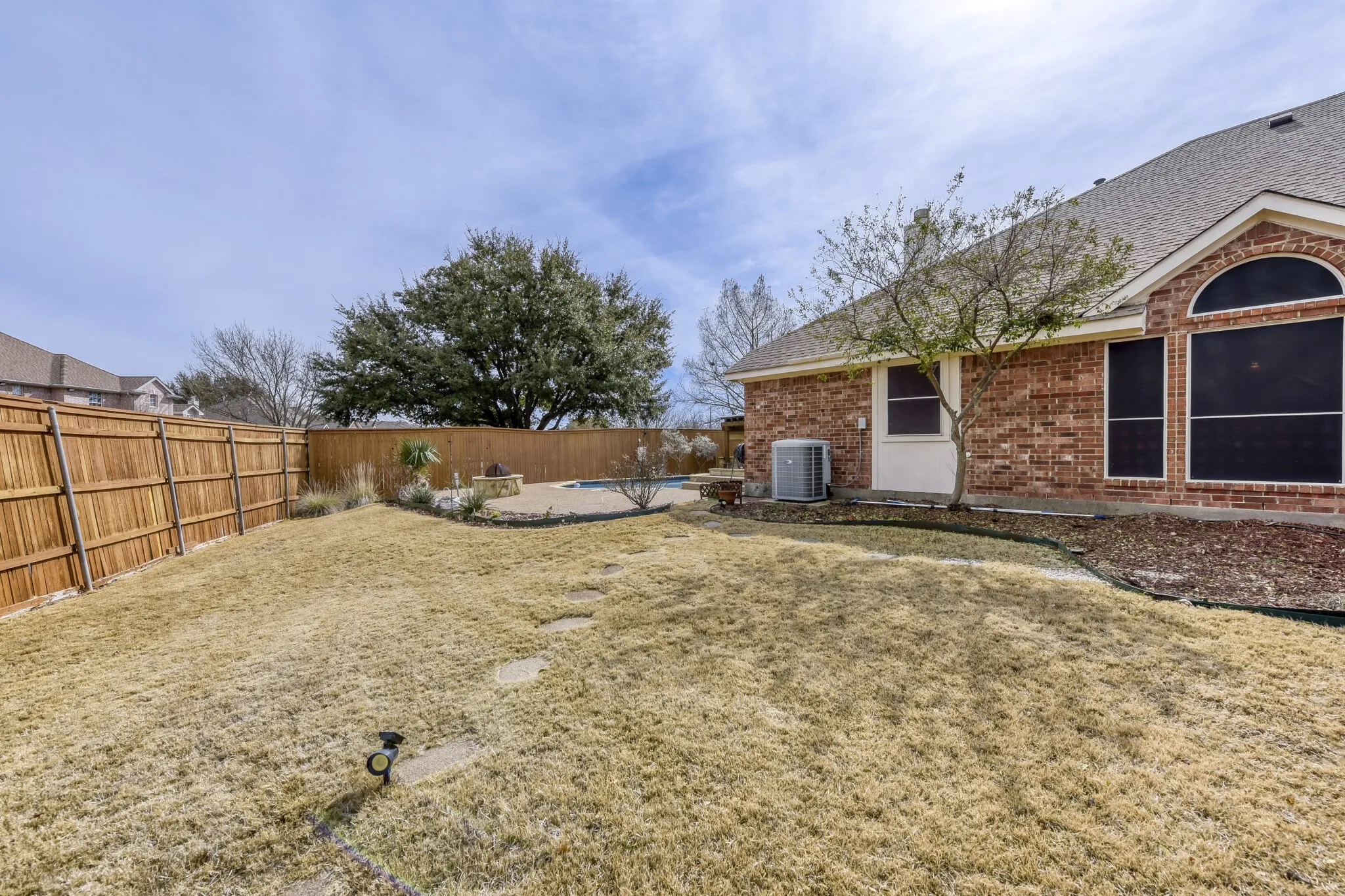 Single Family Residence For Sale in Collin County , 300 Shady Timbers Lane, Murphy, Texas 75094, 3 Bedroom, 2 Bathroom, Garage spaces, 2,111 Sqft, built in 1994, mls#21143364, Real Estate Agent in Murphy, Homes For Sale in Collin county, Homes For Sale in Murphy, Realtor in Murphy Texas, Real Estate Brokerage Independent Realty Texas, Luminita Cordes Realtor
