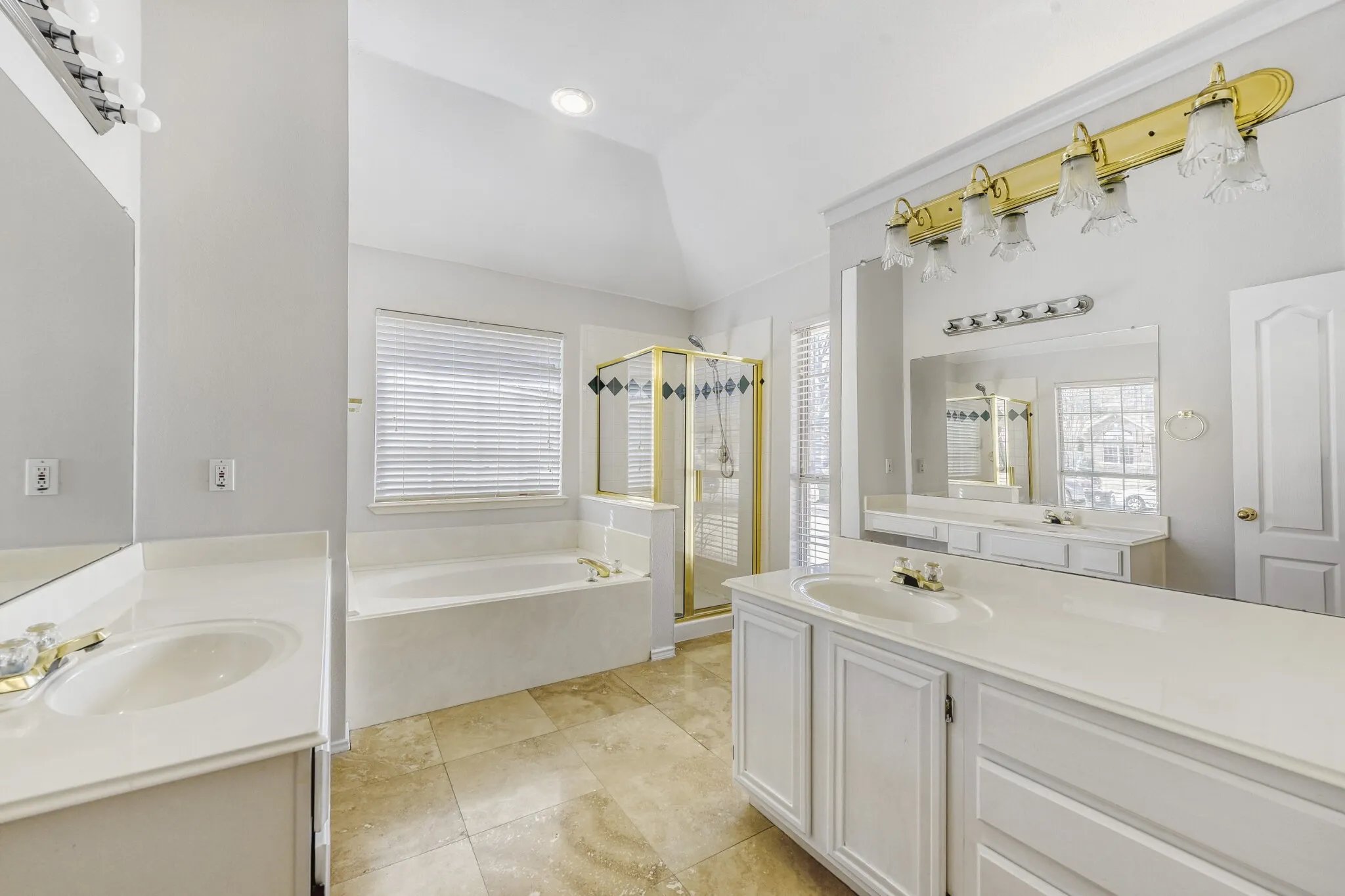 Single Family Residence For Sale in Collin County , 300 Shady Timbers Lane, Murphy, Texas 75094, 3 Bedroom, 2 Bathroom, Garage spaces, 2,111 Sqft, built in 1994, mls#21143364, Real Estate Agent in Murphy, Homes For Sale in Collin county, Homes For Sale in Murphy, Realtor in Murphy Texas, Real Estate Brokerage Independent Realty Texas, Luminita Cordes Realtor