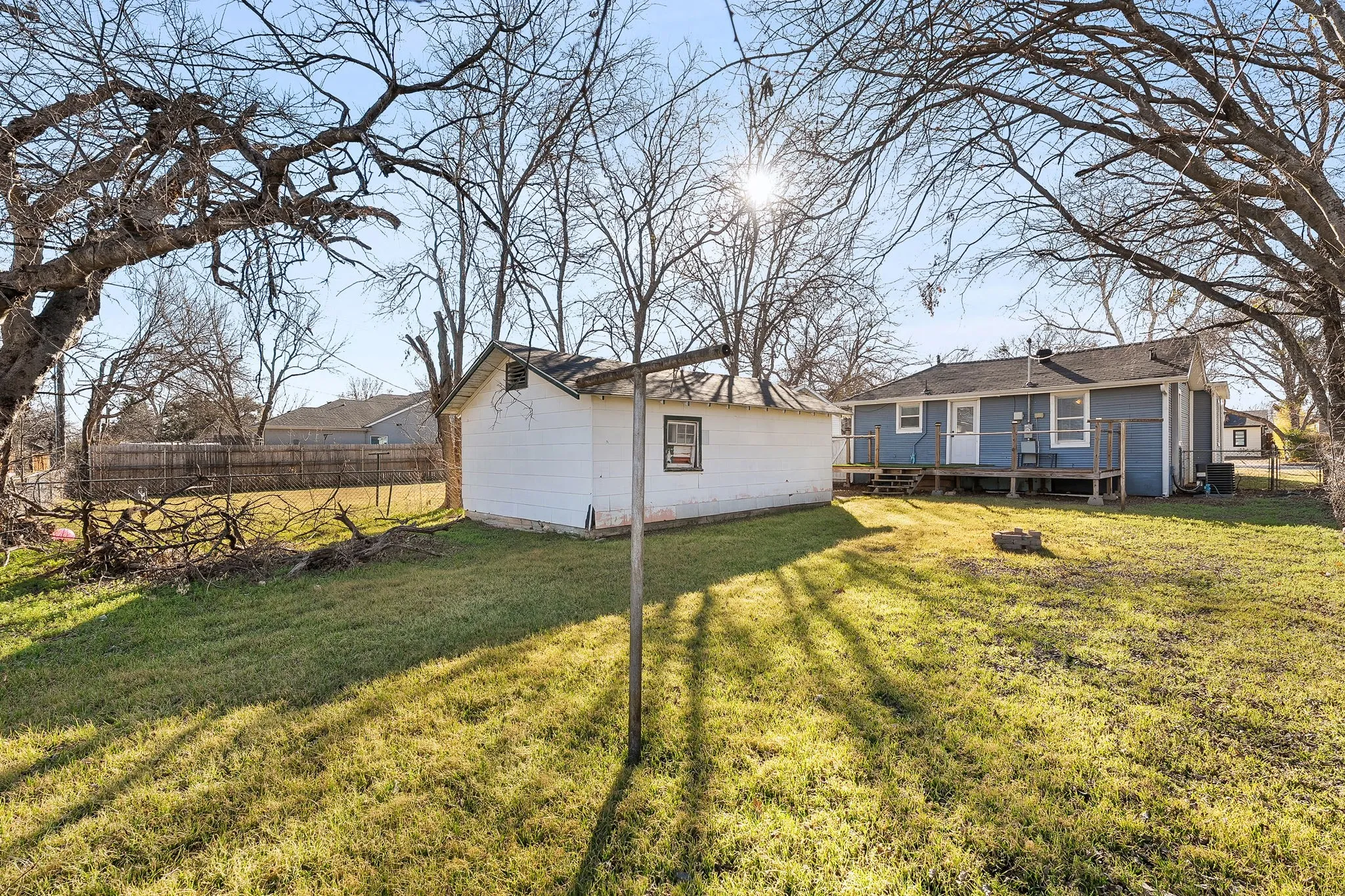 Single Family Residence For Sale in Tarrant County , 2709 Townsend Drive, Fort Worth, Texas 76110, 2 Bedroom, 1 Bathroom, 1 Garage spaces, 938 Sqft, built in 1930, Preowned, mls#21175189, Real Estate Agent in Fort Worth, Homes For Sale in Tarrant county, Homes For Sale in Fort Worth, Realtor in Fort Worth Texas, Real Estate Brokerage Independent Realty Texas, Luminita Cordes Realtor