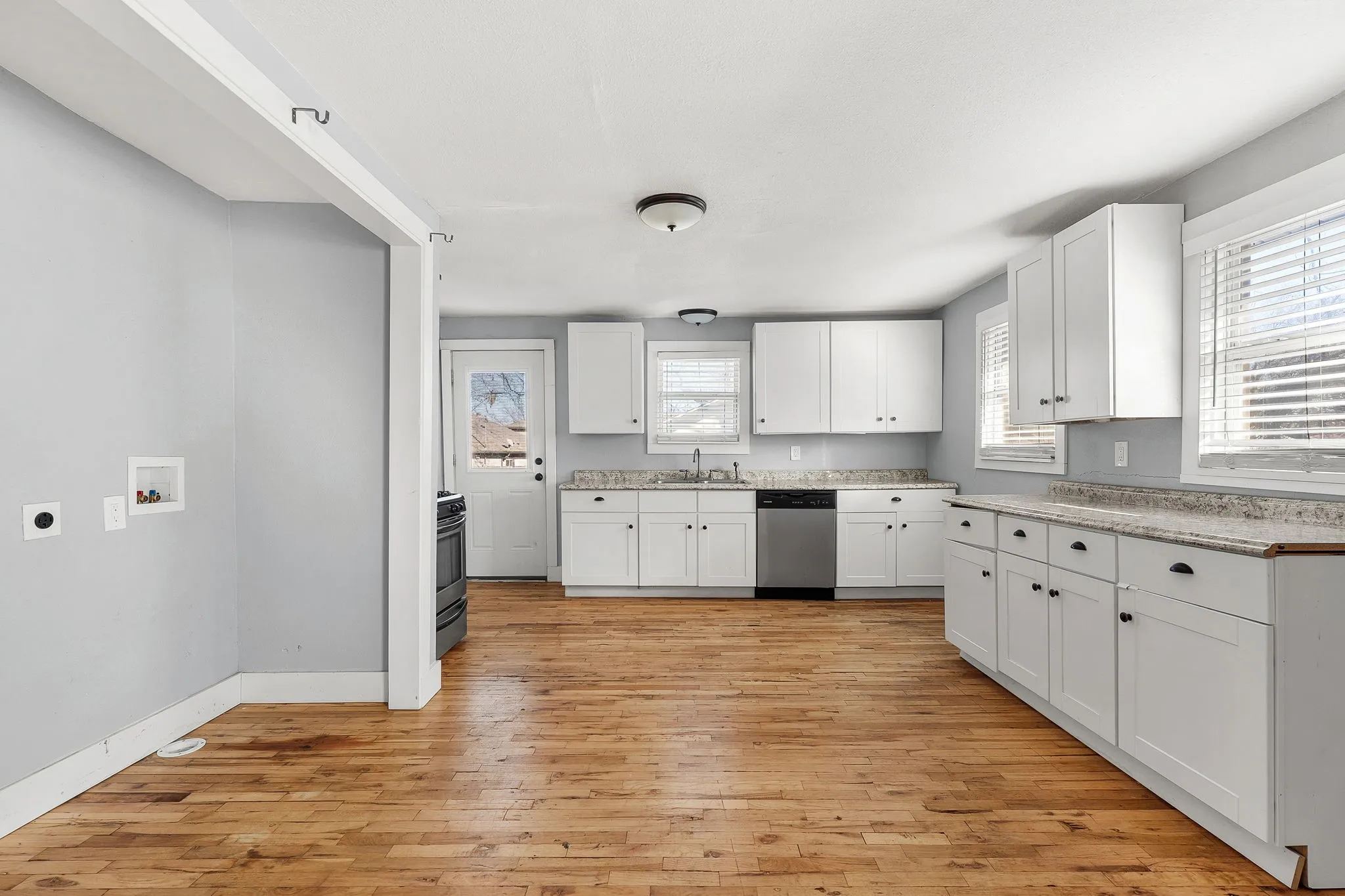 Single Family Residence For Sale in Tarrant County , 2709 Townsend Drive, Fort Worth, Texas 76110, 2 Bedroom, 1 Bathroom, 1 Garage spaces, 938 Sqft, built in 1930, Preowned, mls#21175189, Real Estate Agent in Fort Worth, Homes For Sale in Tarrant county, Homes For Sale in Fort Worth, Realtor in Fort Worth Texas, Real Estate Brokerage Independent Realty Texas, Luminita Cordes Realtor