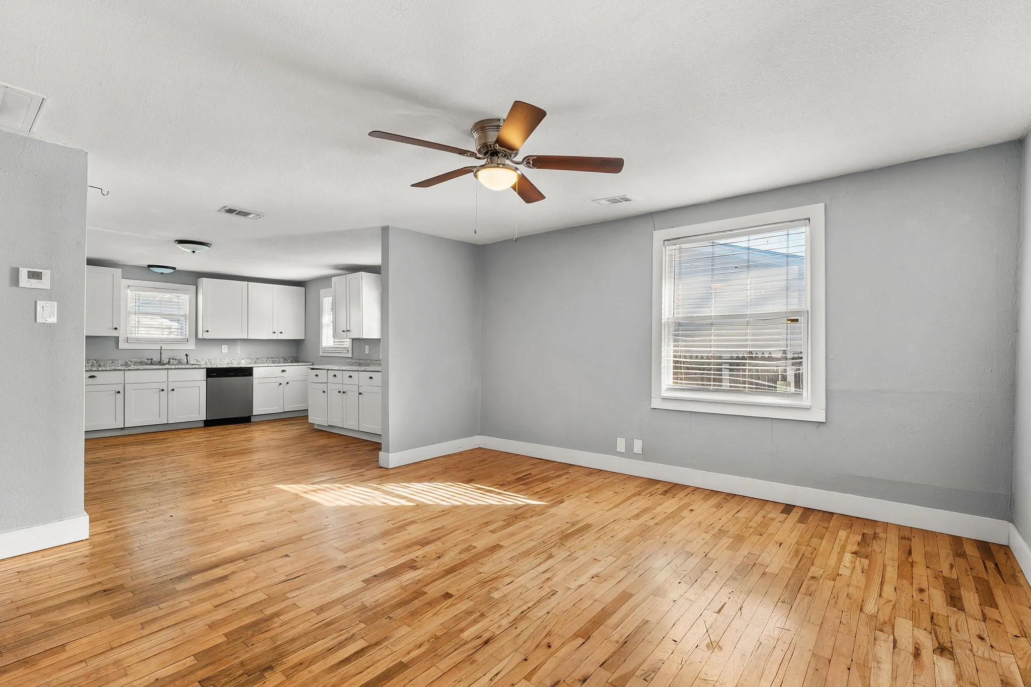 Single Family Residence For Sale in Tarrant County , 2709 Townsend Drive, Fort Worth, Texas 76110, 2 Bedroom, 1 Bathroom, 1 Garage spaces, 938 Sqft, built in 1930, Preowned, mls#21175189, Real Estate Agent in Fort Worth, Homes For Sale in Tarrant county, Homes For Sale in Fort Worth, Realtor in Fort Worth Texas, Real Estate Brokerage Independent Realty Texas, Luminita Cordes Realtor
