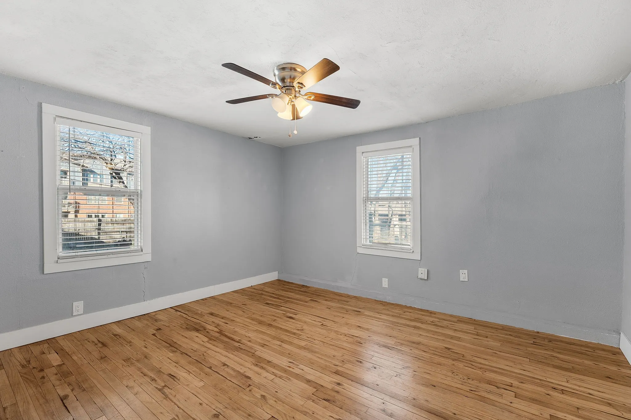 Single Family Residence For Sale in Tarrant County , 2709 Townsend Drive, Fort Worth, Texas 76110, 2 Bedroom, 1 Bathroom, 1 Garage spaces, 938 Sqft, built in 1930, Preowned, mls#21175189, Real Estate Agent in Fort Worth, Homes For Sale in Tarrant county, Homes For Sale in Fort Worth, Realtor in Fort Worth Texas, Real Estate Brokerage Independent Realty Texas, Luminita Cordes Realtor