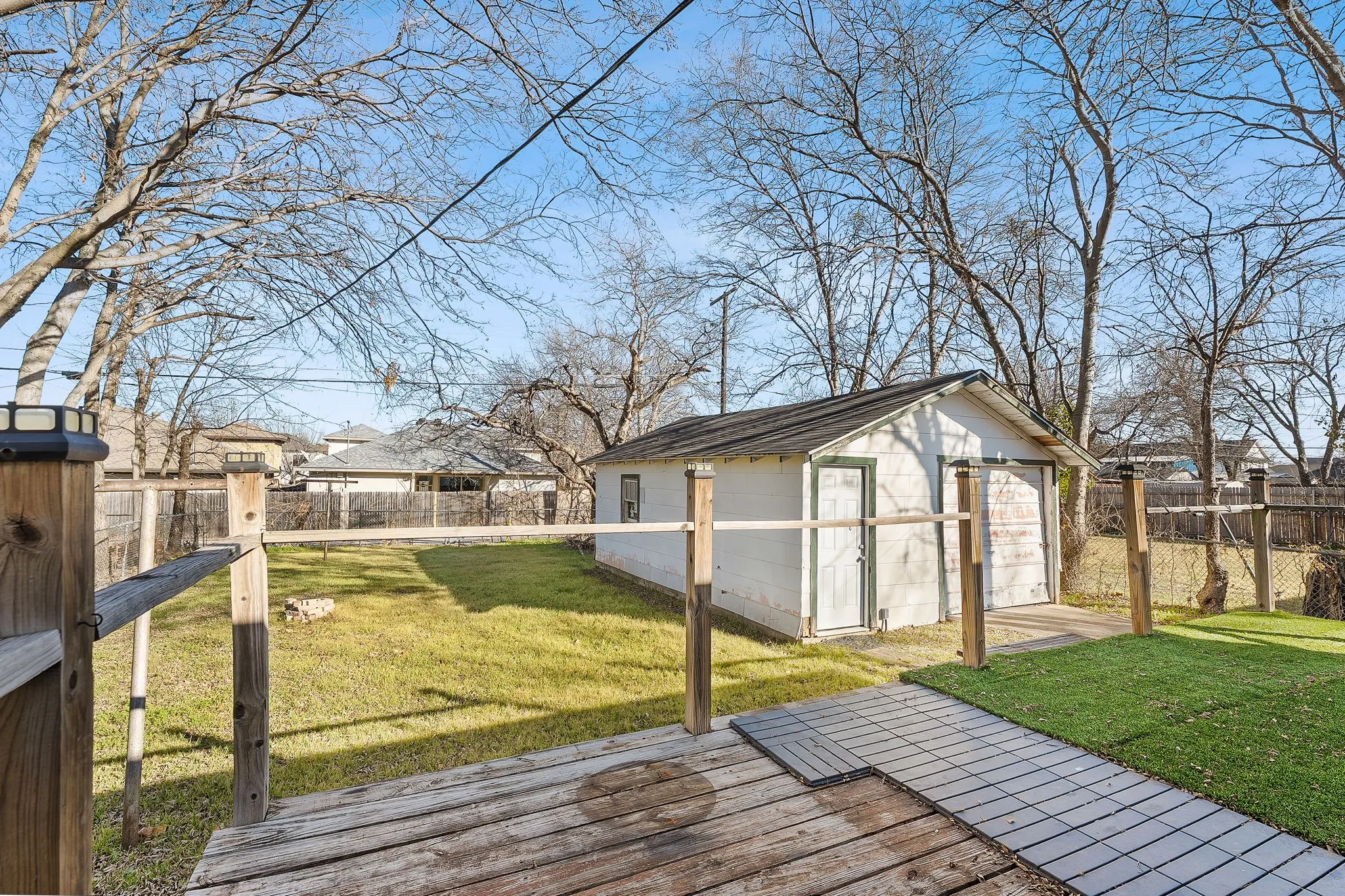 Single Family Residence For Sale in Tarrant County , 2709 Townsend Drive, Fort Worth, Texas 76110, 2 Bedroom, 1 Bathroom, 1 Garage spaces, 938 Sqft, built in 1930, Preowned, mls#21175189, Real Estate Agent in Fort Worth, Homes For Sale in Tarrant county, Homes For Sale in Fort Worth, Realtor in Fort Worth Texas, Real Estate Brokerage Independent Realty Texas, Luminita Cordes Realtor