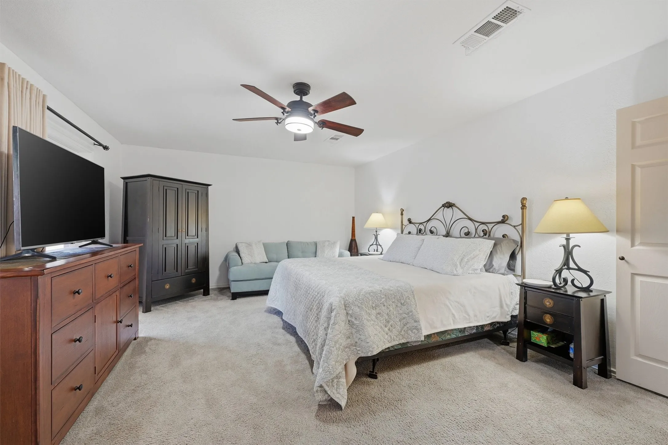 Single Family Residence For Sale in Cooke County , 231 Cayuga Trail, Lake Kiowa, Texas 76240, 2 Bedroom, 3 Bathroom, 2 Garage spaces, 2,422 Sqft, built in 1983, Preowned, mls#21178290, Real Estate Agent in Lake Kiowa, Homes For Sale in Cooke county, Homes For Sale in Lake Kiowa, Realtor in Lake Kiowa Texas, Real Estate Brokerage Independent Realty Texas, Luminita Cordes Realtor