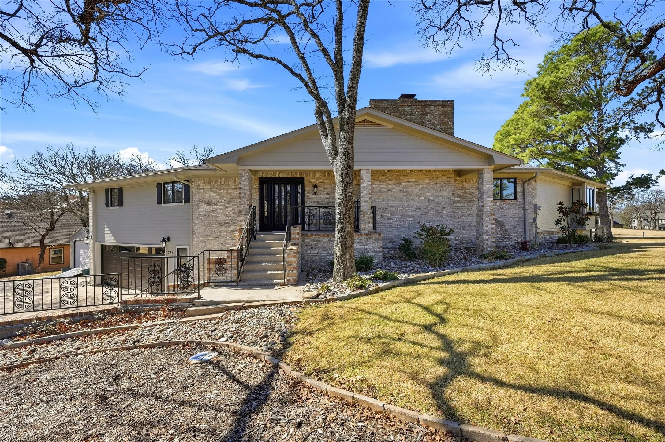 Single Family Residence For Sale in Cooke County , 231 Cayuga Trail, Lake Kiowa, Texas 76240, 2 Bedroom, 3 Bathroom, 2 Garage spaces, 2,422 Sqft, built in 1983, Preowned, mls#21178290, Real Estate Agent in Lake Kiowa, Homes For Sale in Cooke county, Homes For Sale in Lake Kiowa, Realtor in Lake Kiowa Texas, Real Estate Brokerage Independent Realty Texas, Luminita Cordes Realtor